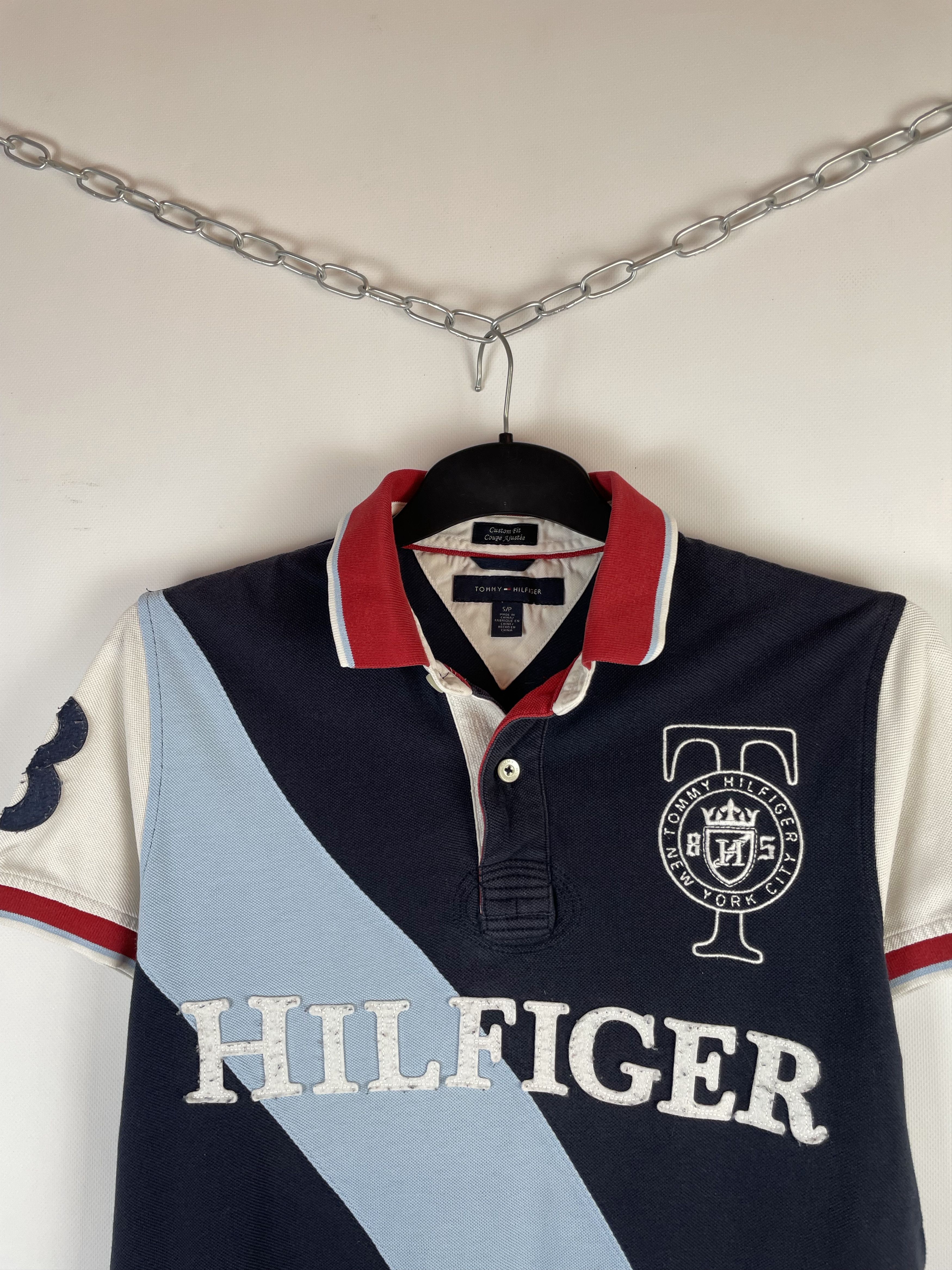 Other Vintage Tommy Hilfiger Polo T Shirt Rugby Big Logo 90s Size US S / EU 44-46 / 1 - 3 Thumbnail