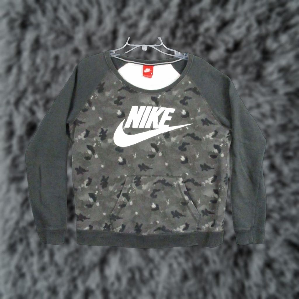 Nike Nike Sweatshirt Women XL Gray Camo Rally Crew Pullover Size XL / US 12-14 / IT 48-50 - 1 Thumbnail