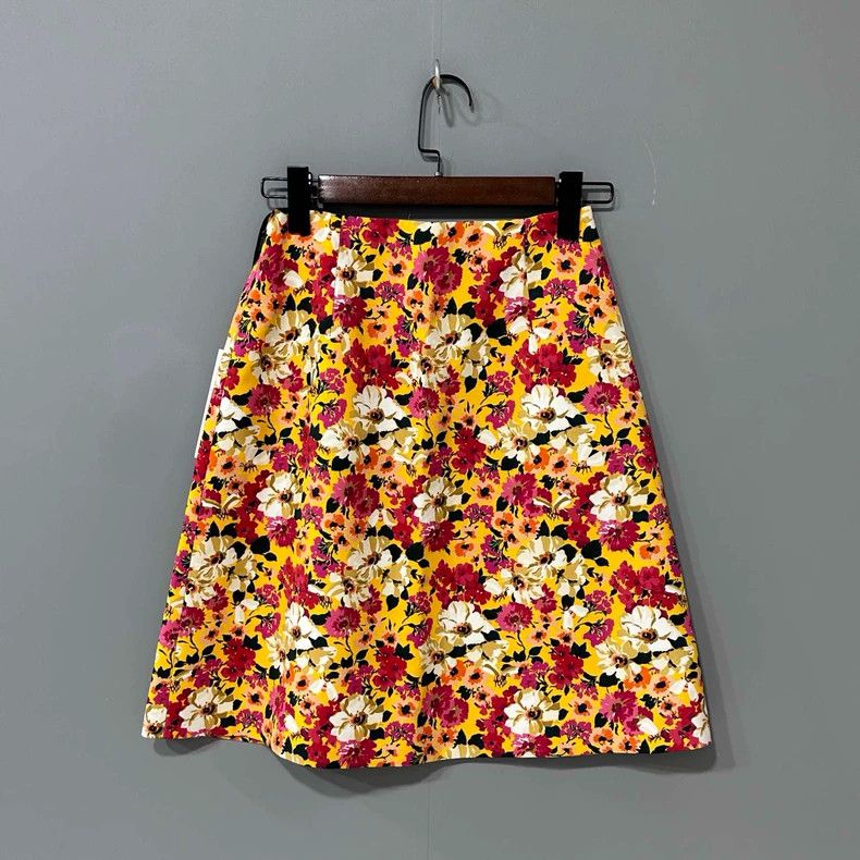 Gucci Gucci Short skirt with broken flowers Size 25" / US 0 / IT 36 - 3 Thumbnail