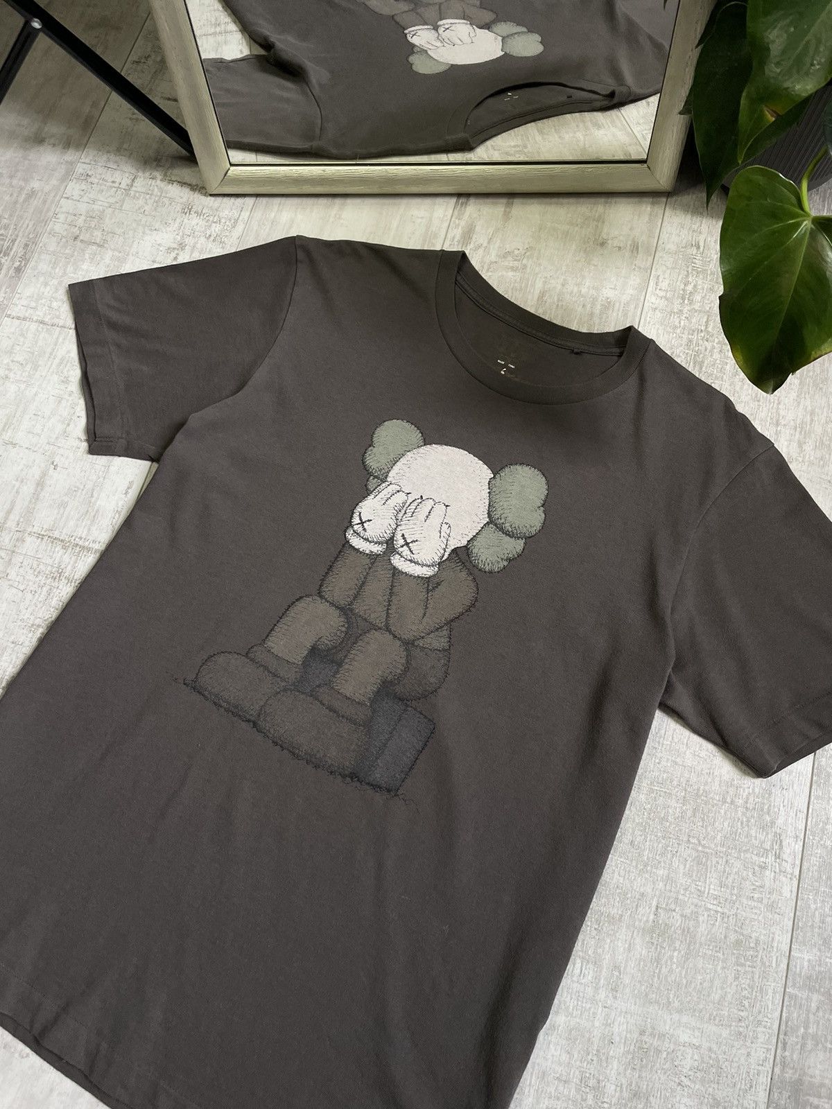 Kaws × Uniqlo Uniqlo x Kaws T-Shirt Brown Logo RARE Size US L / EU 52-54 / 3 - 3 Thumbnail