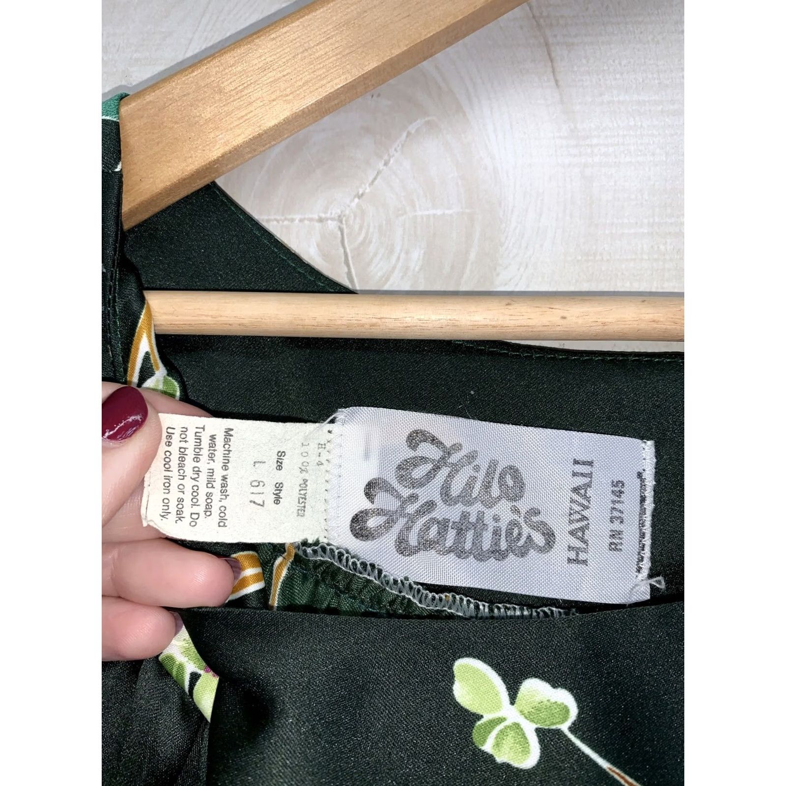 Hilo Hattie VINTAGE Womens Short Sleeve Satin Polyester Tropical Floral Dress Large Green Base Maxi 1970-80s Hilo Hattie Size 36" / US 14 / IT 50 - 4 Thumbnail