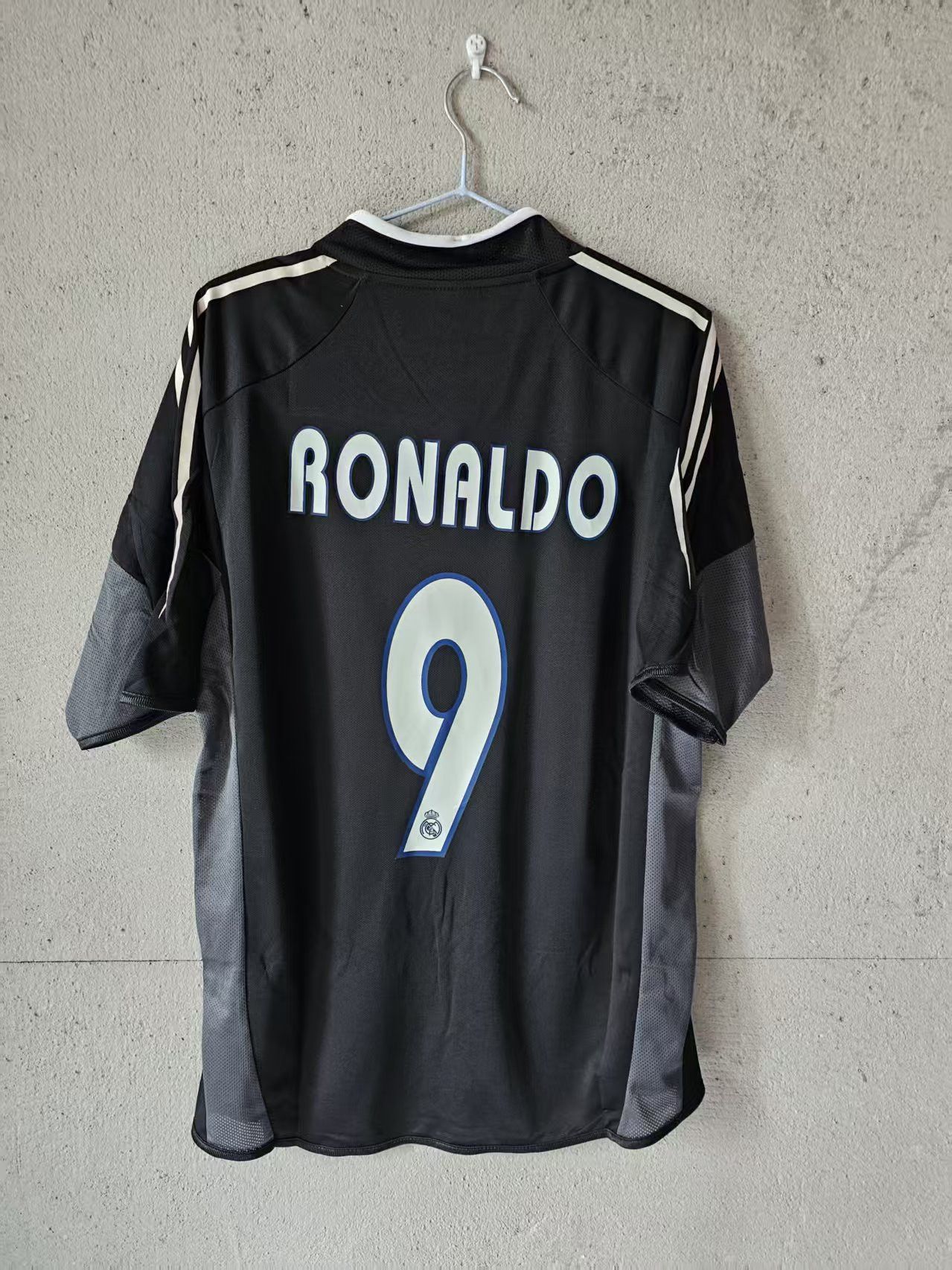 Other 2004 2005 Real Madrid #9 Ronaldo Jersey Away Size US S / EU 44-46 / 1 - 1 Thumbnail