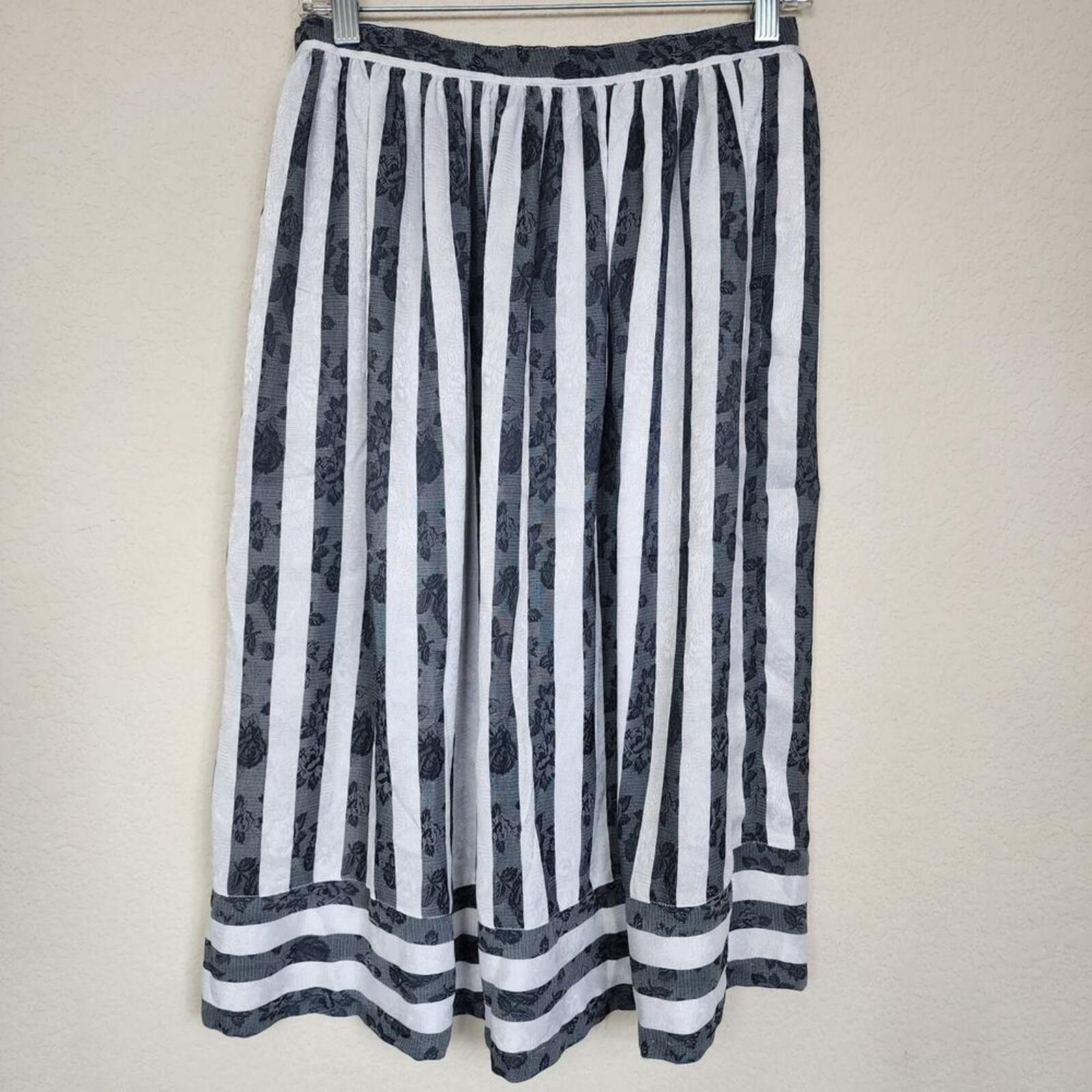Other Act III Size 10 Pinstripe Floral Skirt Size 32" / US 10 / IT 46 - 2 Thumbnail