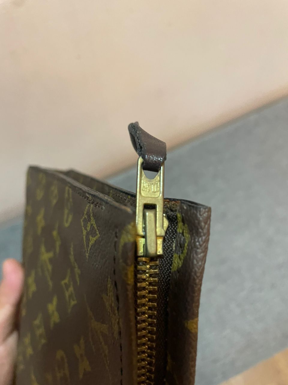 Louis Vuitton Authentic Vintage Louis Vuitton Monogram Clutch Size ONE SIZE - 10 Thumbnail