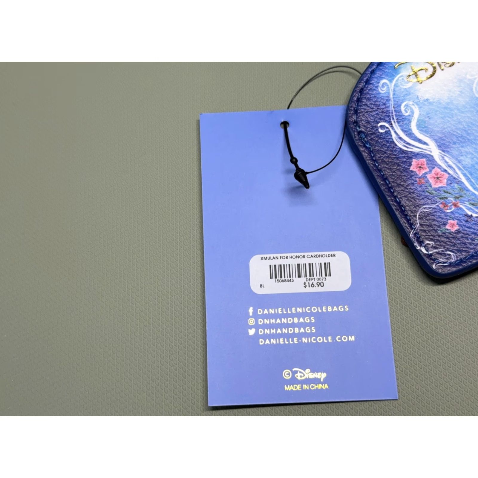 Disney VINTAGE Danielle Nicole Disney Mulan Cardholder Womens One Size Blue Floral Faux Leather Disney Movie Accessories Size ONE SIZE - 3 Thumbnail