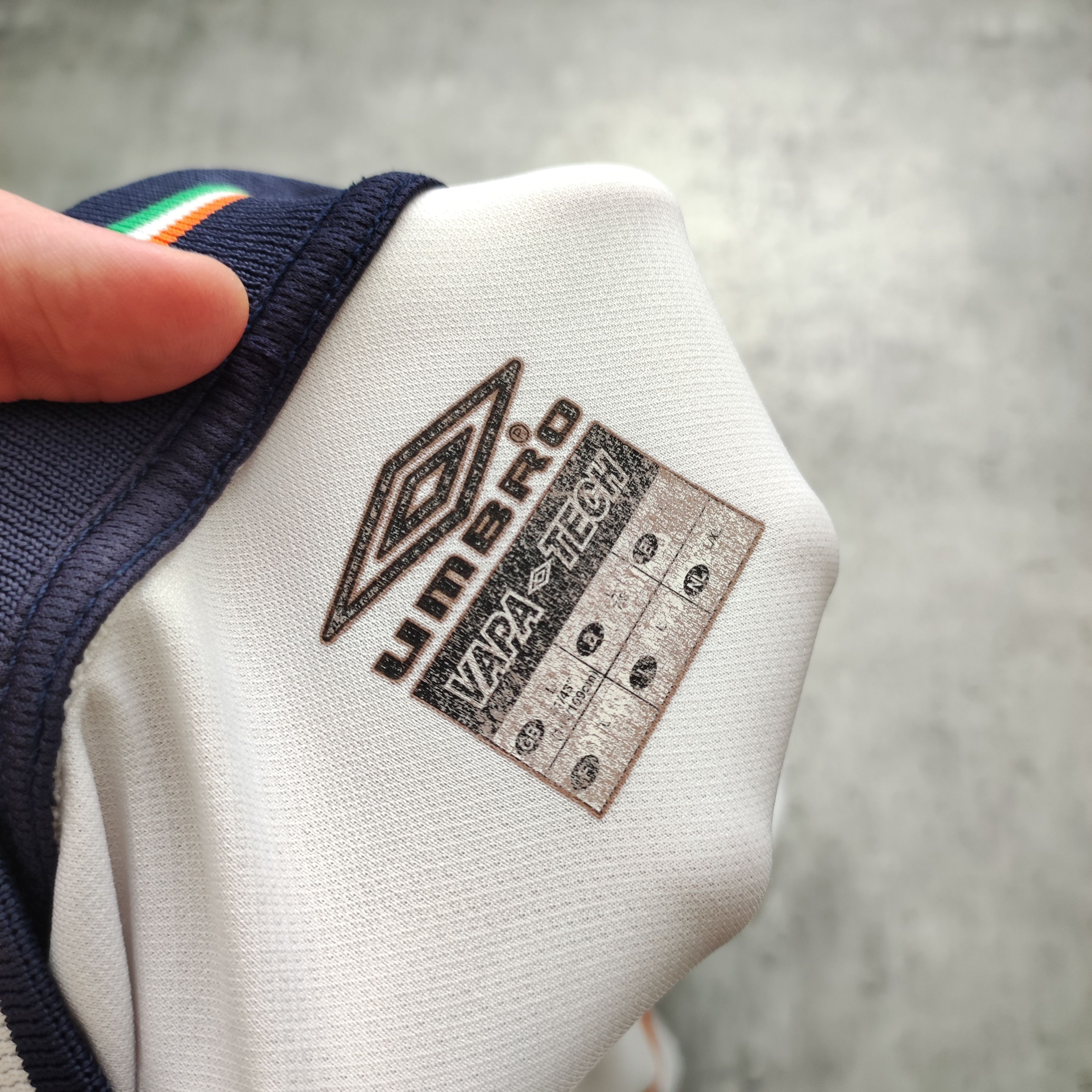 Umbro × Vintage Vintage RARE World Cap 2002 Ireland Away Umbro Jersey Size US L / EU 52-54 / 3 - 8 Thumbnail