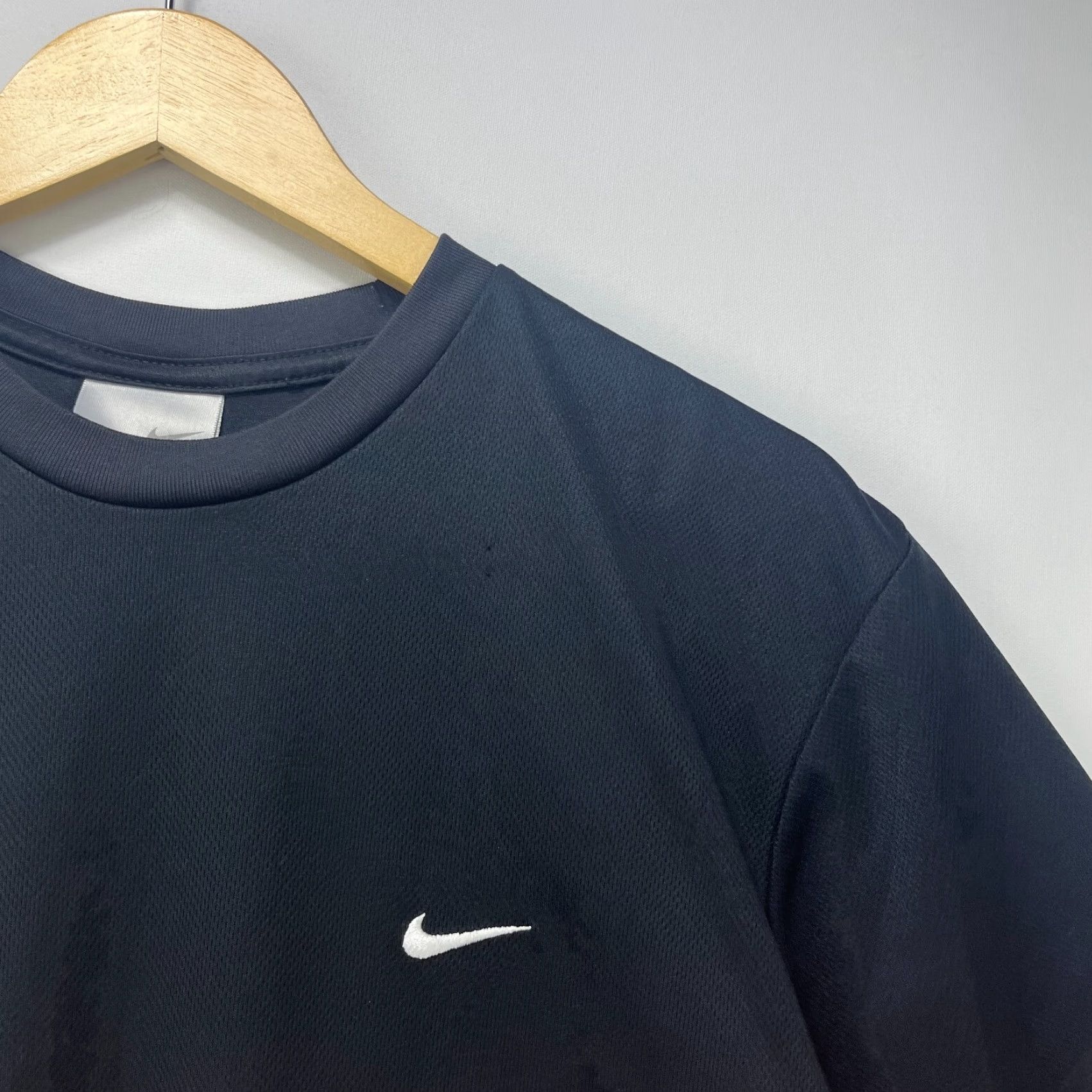 Nike VINTAGE Nike Mini Swoosh Essential T-Shirt Jersey Style Large Men T-Shirt Black Canada Size US L / EU 52-54 / 3 - 3 Thumbnail