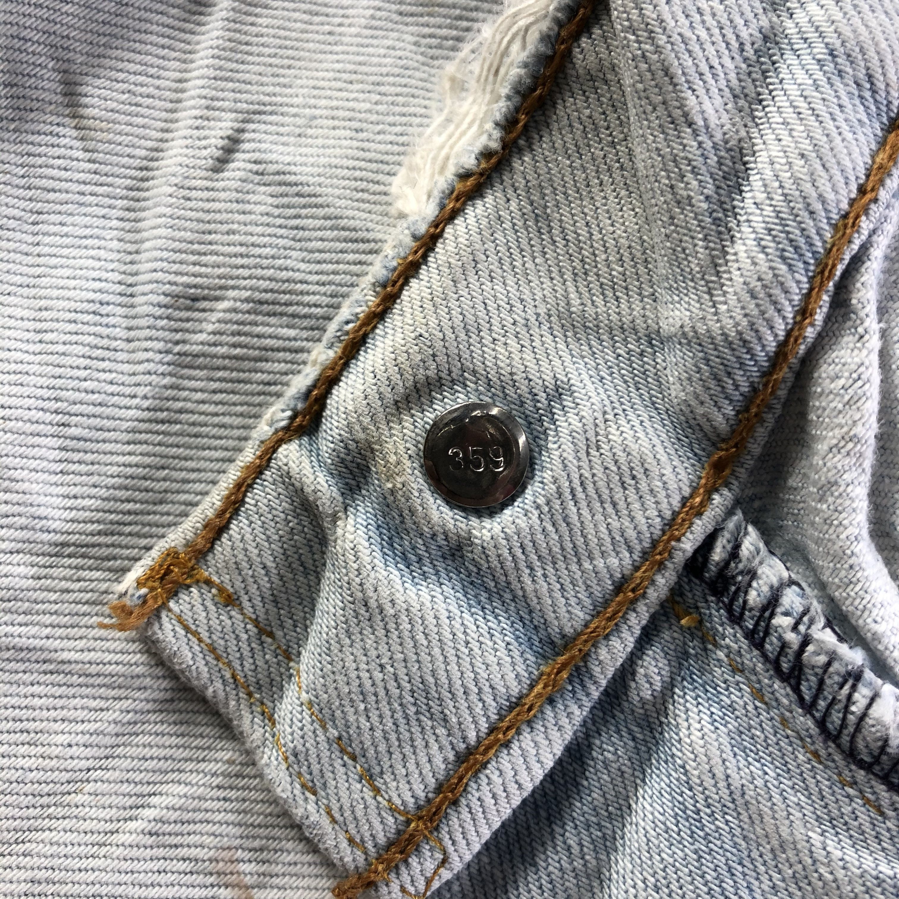 Levi's Vintage 90s Light Wash Levis Jeans-J3963 Size US 27 - 12 Thumbnail