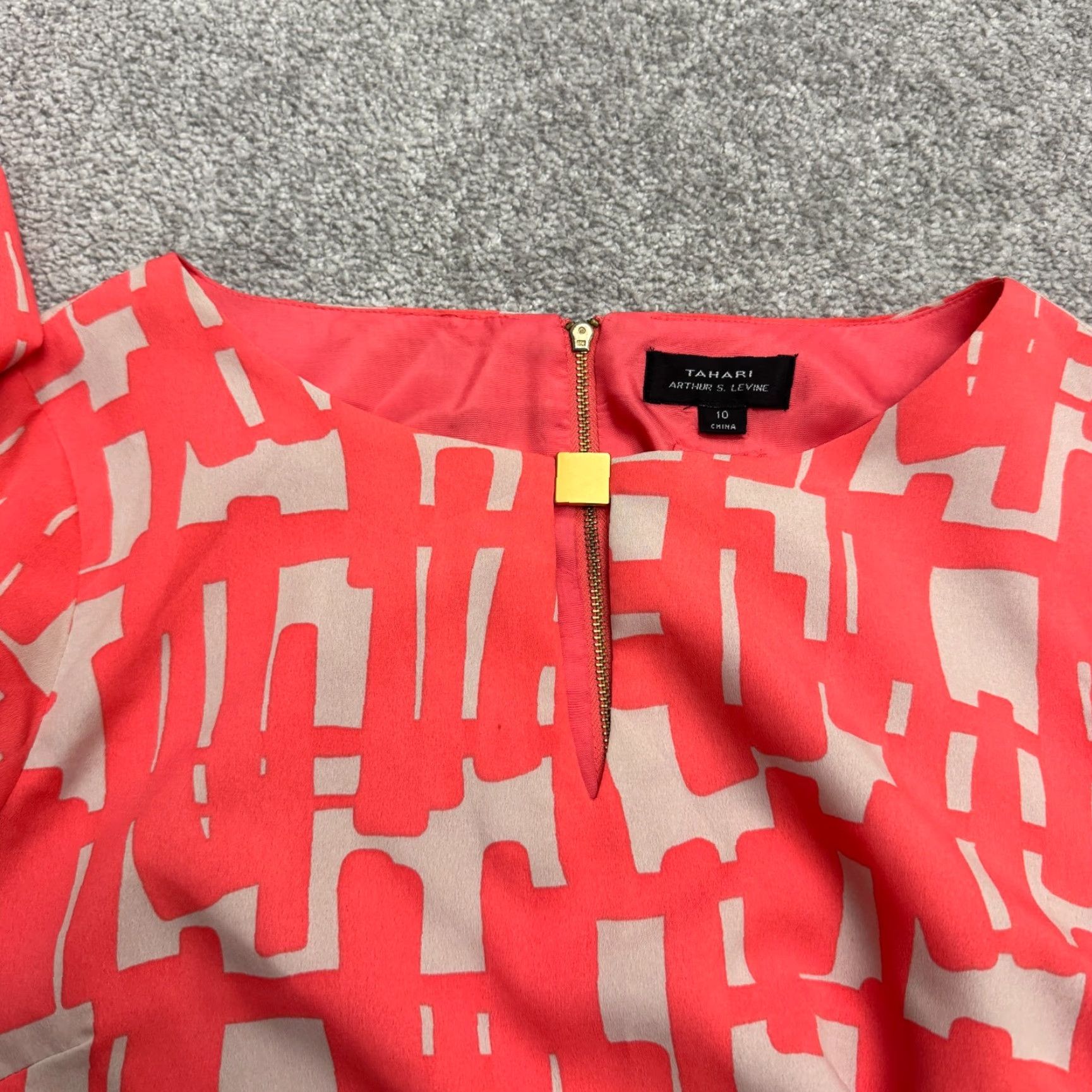 Vintage Tahari Geometric Midi Shift Dress Womens 10 Coral Pink Keyhole Zip Size L / US 10 / IT 46 - 3 Thumbnail