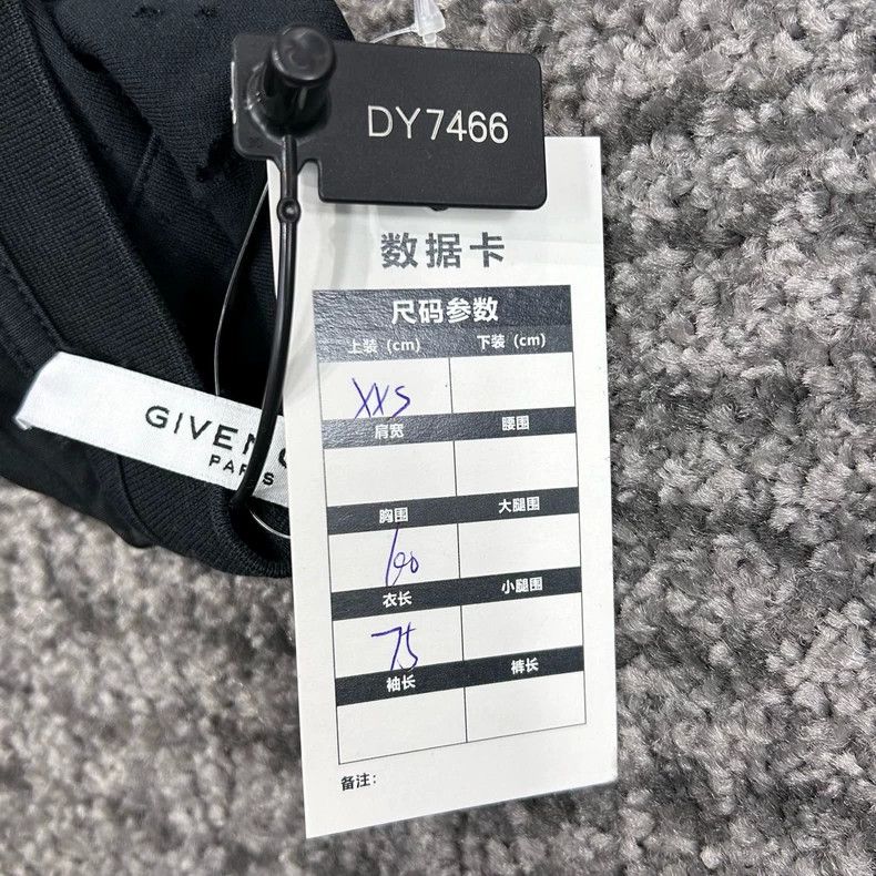 Givenchy Givenchy Large hole short-sleeve DY7466 Size US XXS / EU 40 - 6 Thumbnail