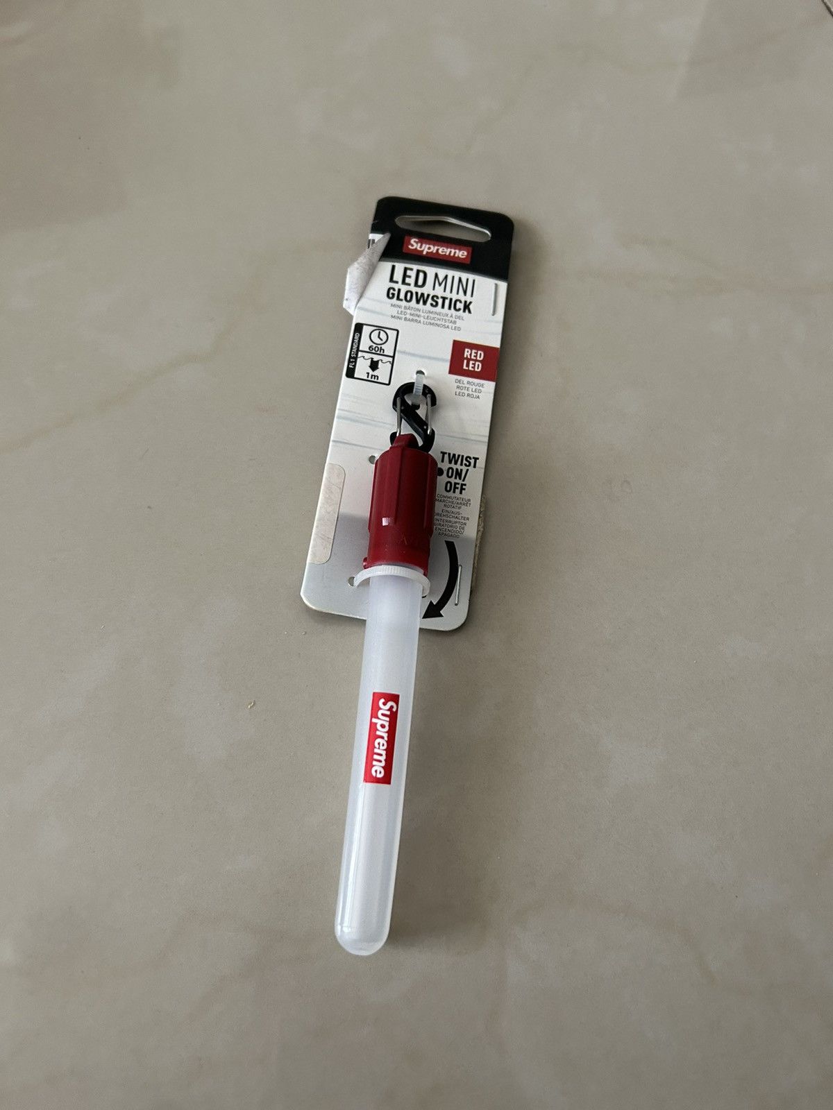 Supreme Supreme LED glowstick Keychain Size ONE SIZE - 1 Thumbnail