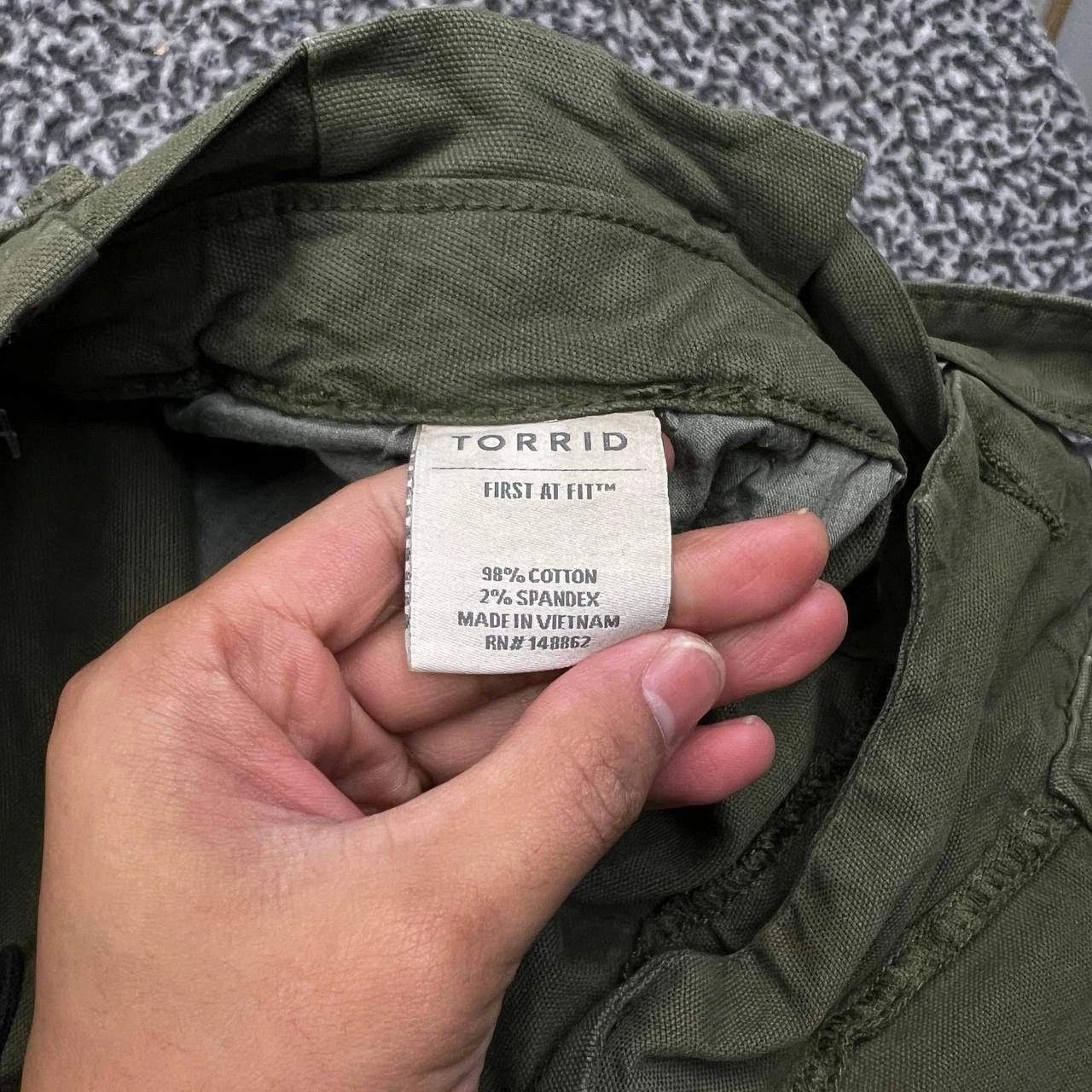 Torrid Torrid Cropped Pants Women 3 Green Pockets Outdoor New 42x25 Size 42" / US 20 - 6 Thumbnail