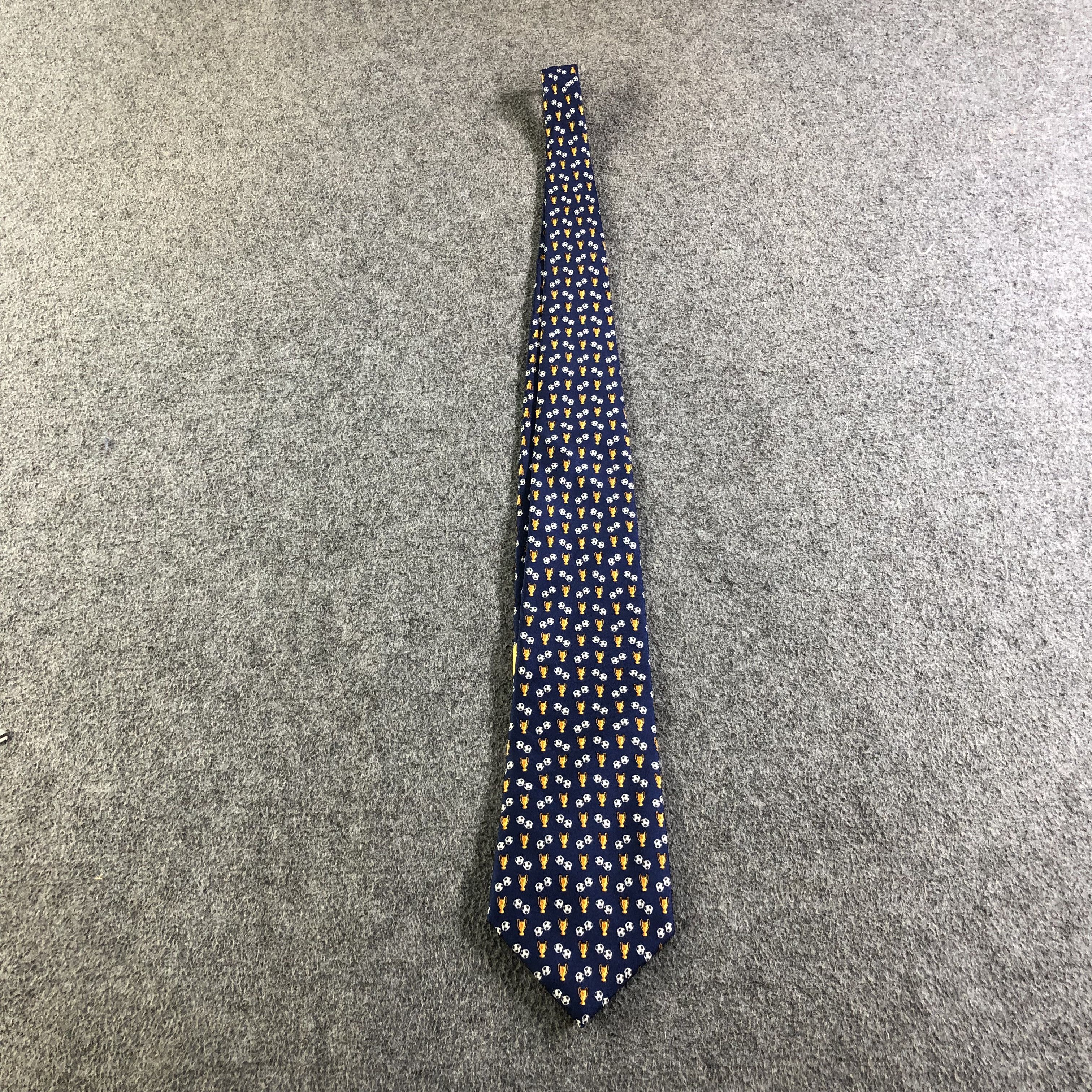 Salvatore Ferragamo × Vintage Salvatore Ferragamo Football Silk Neck Tie T118 Size ONE SIZE - 3 Thumbnail