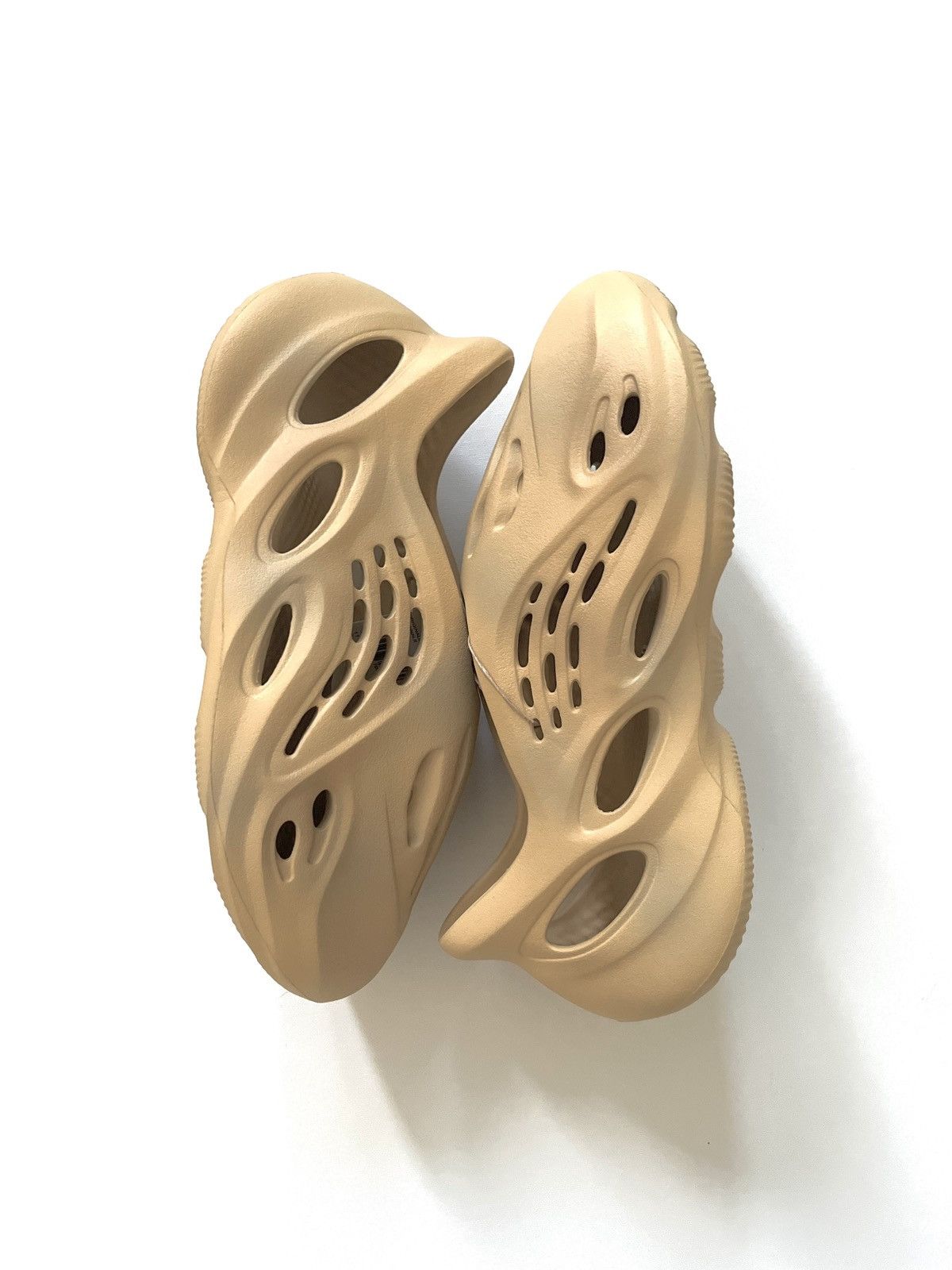 Yeezy YEEZY FOAM RNRS - Desert sand Size US 11 / EU 44 - 1 Thumbnail