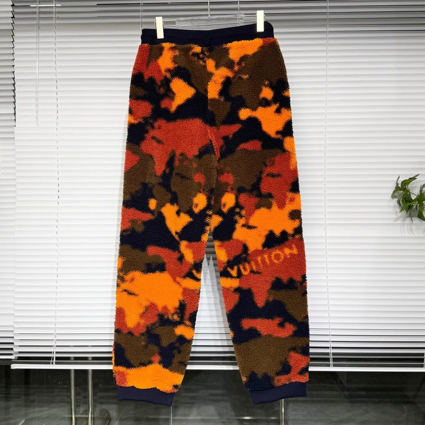 Louis Vuitton LV Teddy Fleece Gradient Print Drawstring Joggers M Orange Size US 35 - 2 Thumbnail