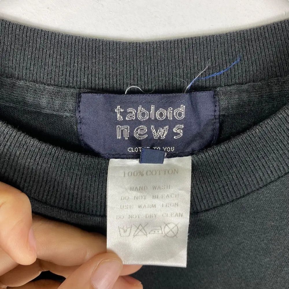 Japanese Brand Japanese Brand TABLOID NEWS Crest Shield Graphic Tee Shirt Size US M / EU 48-50 / 2 - 5 Thumbnail