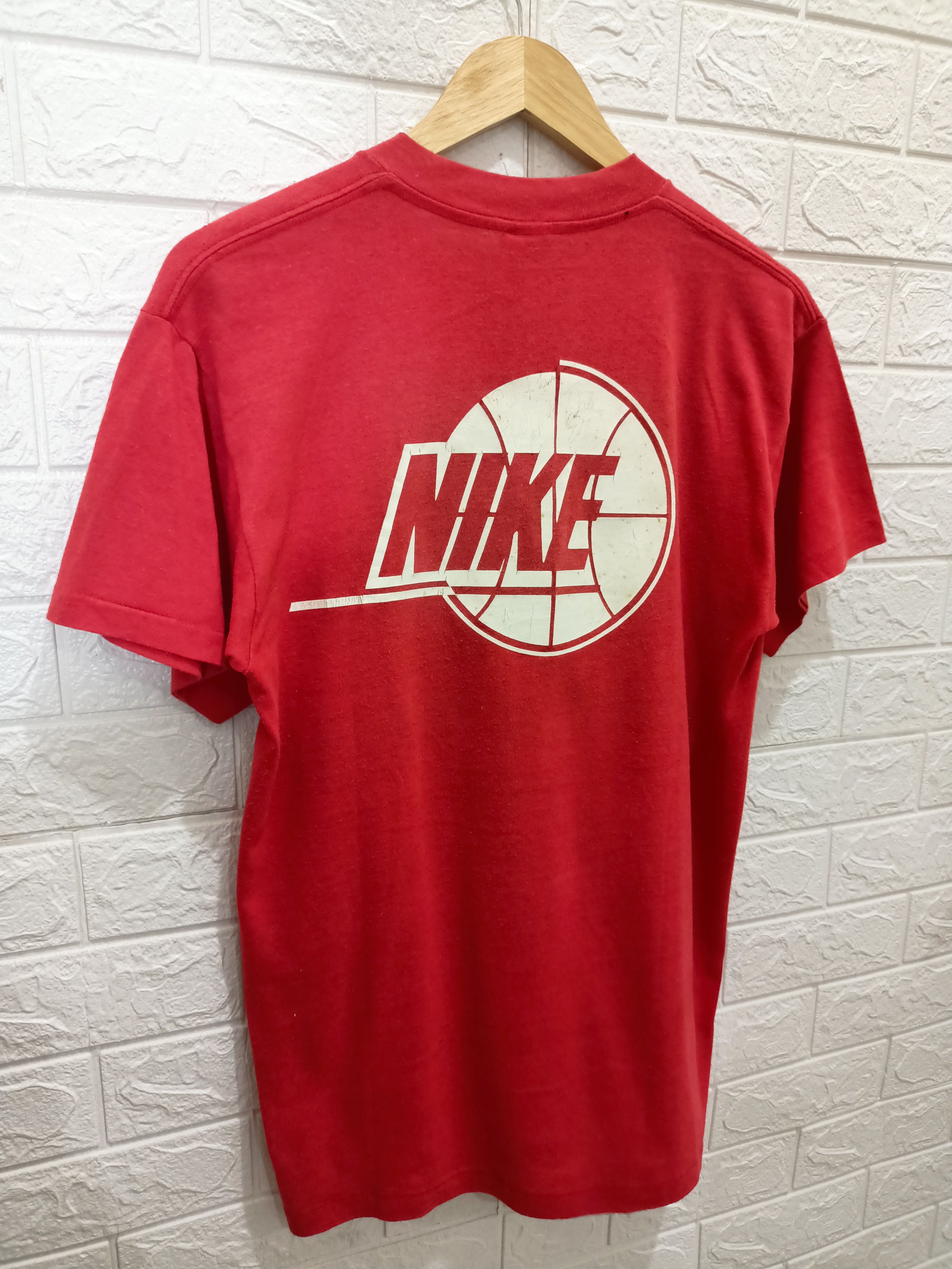Vintage Rare Vintage 80s NIKE Basketball Nate McMillan Autograph Tee Size US L / EU 52-54 / 3 - 3 Thumbnail