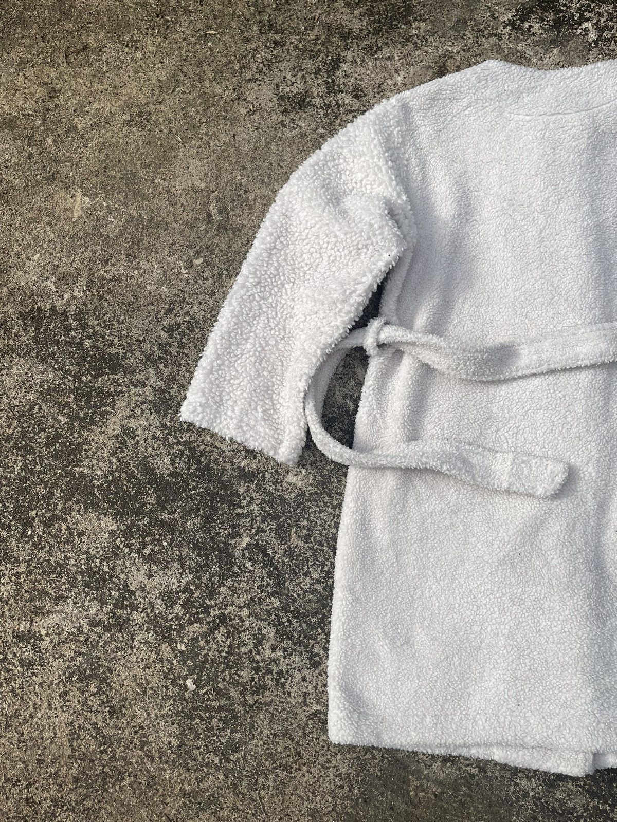 JW Anderson × Uniqlo JW Anderson x Uniqlo White Fleece Belted Coat M Size US M / EU 48-50 / 2 - 11 Thumbnail