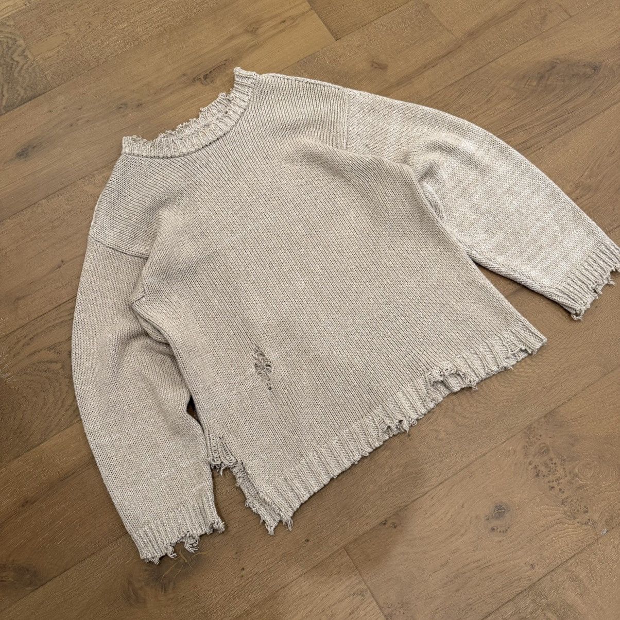 Maison Margiela DISTRESSED KNIT SWEATER Size US S / EU 44-46 / 1 - 7 Thumbnail