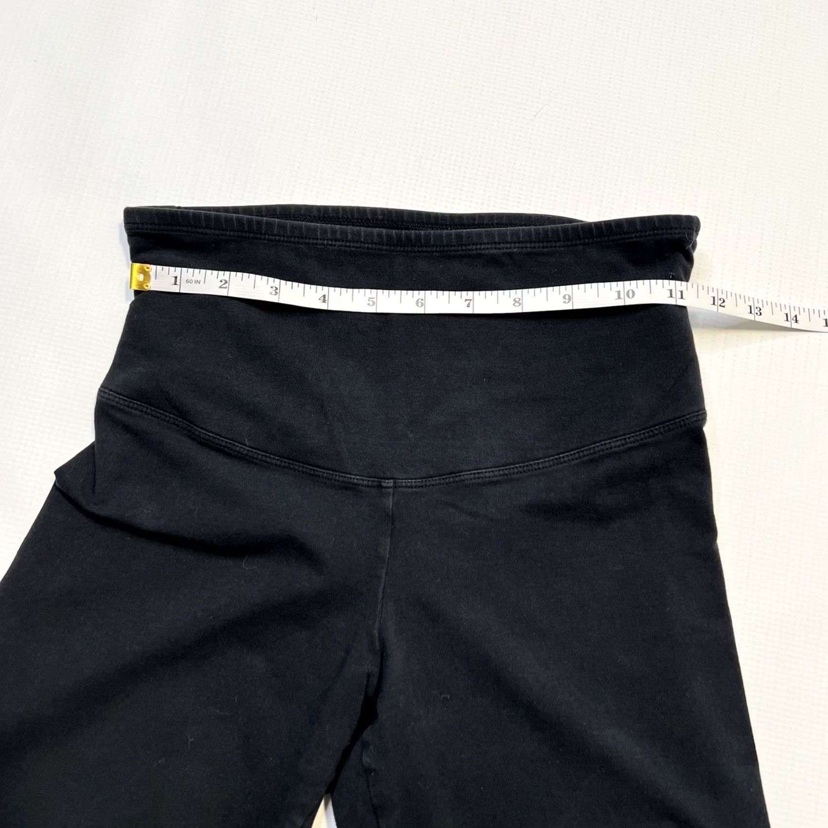 Vintage Yummie Gloria Leggings Capri Black Size Small Womens Activewear Shaping Stretch Capris Dark Washes Velvet? Size 28" / US 6 / IT 42 - 7 Thumbnail