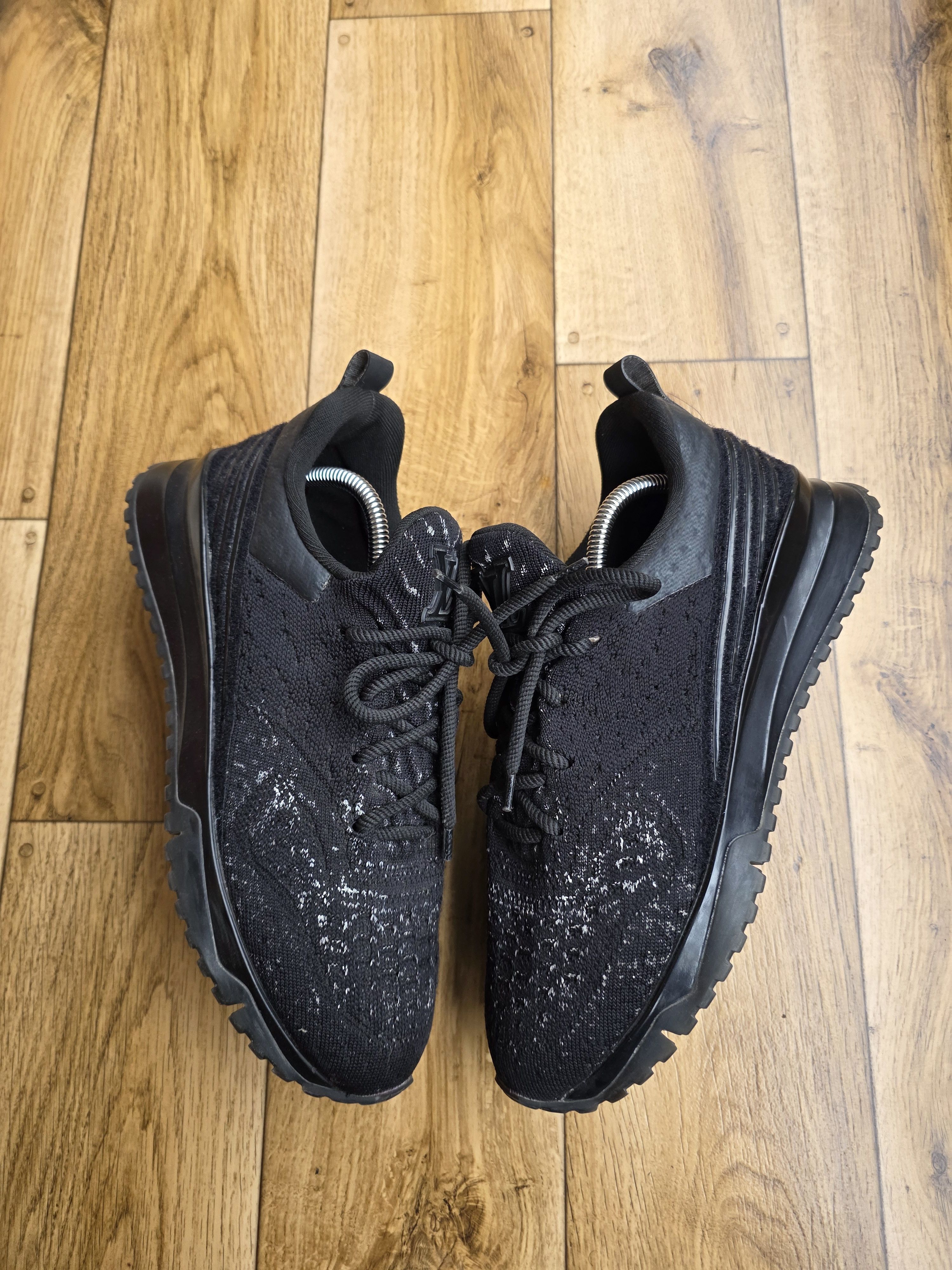 Louis Vuitton LOUIS VUITTON V.N.R KNIT SNEAKERS Size US 10 / EU 43 - 3 Thumbnail