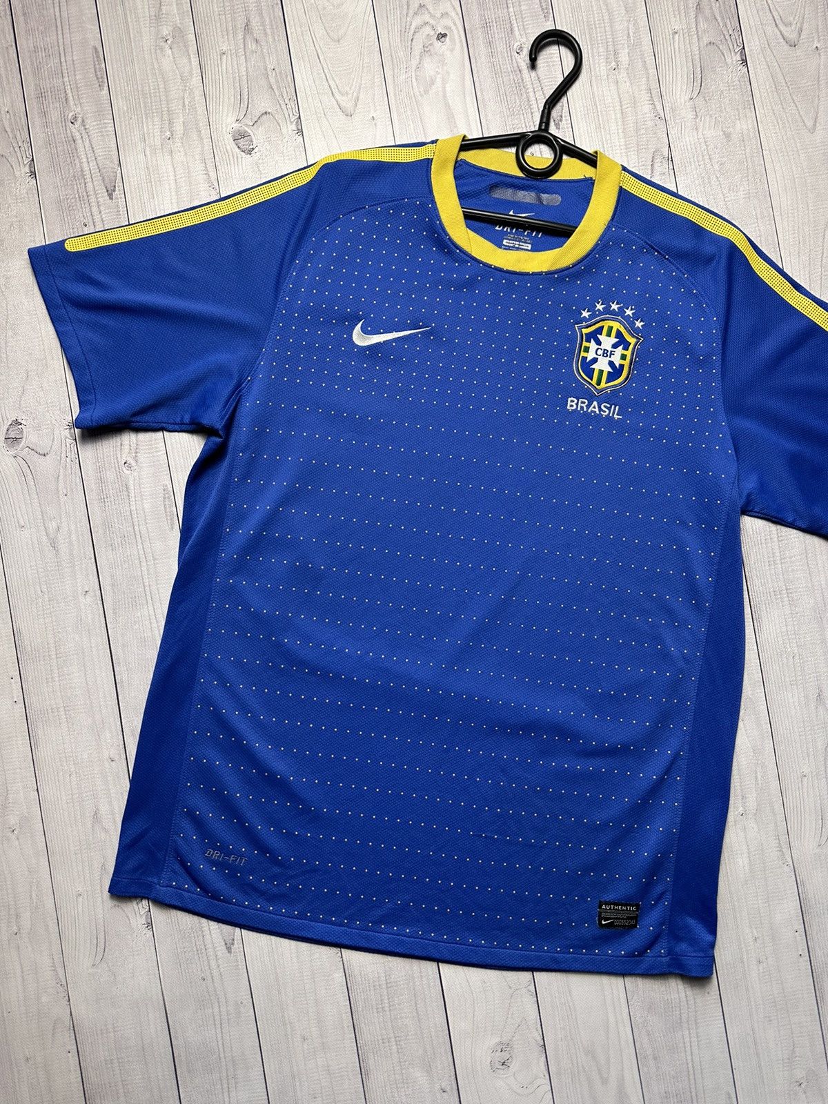 Soccer jersey Brazil size hotsell L