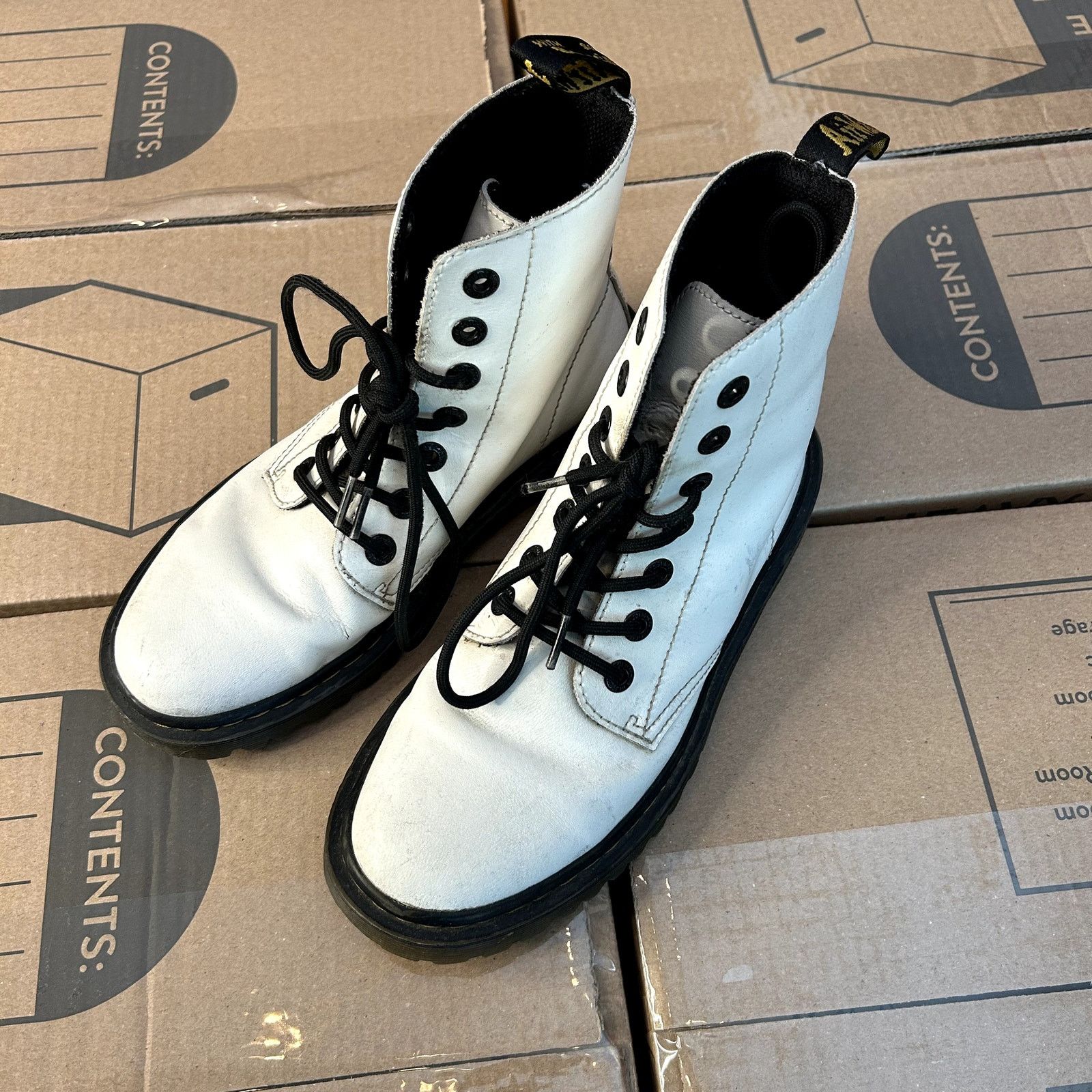 Dr. Martens Dr Martens White Womens Boot US 7 L Has flaws Size US 7 / IT 37 - 1 Thumbnail