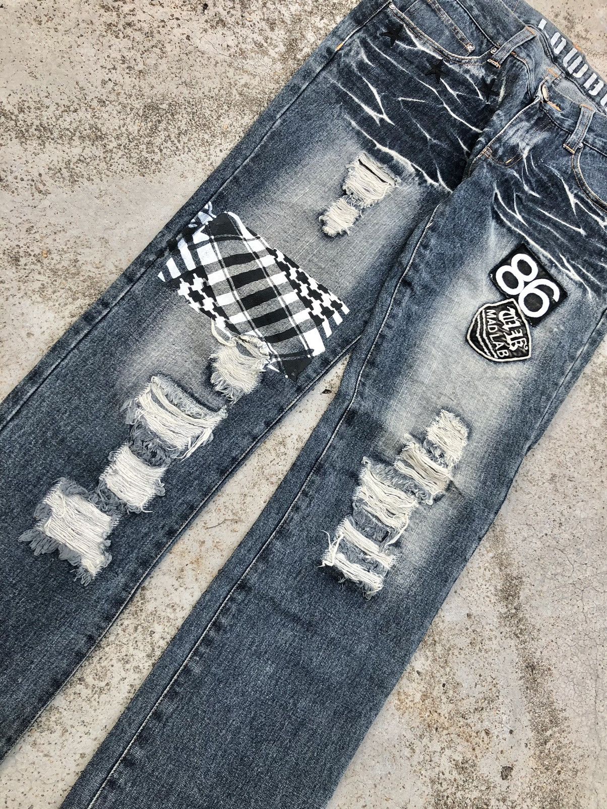 Japanese Brand LOWBOX DISTRESSED PATCHES WASHED JEANS Size US 31 - 2 Thumbnail