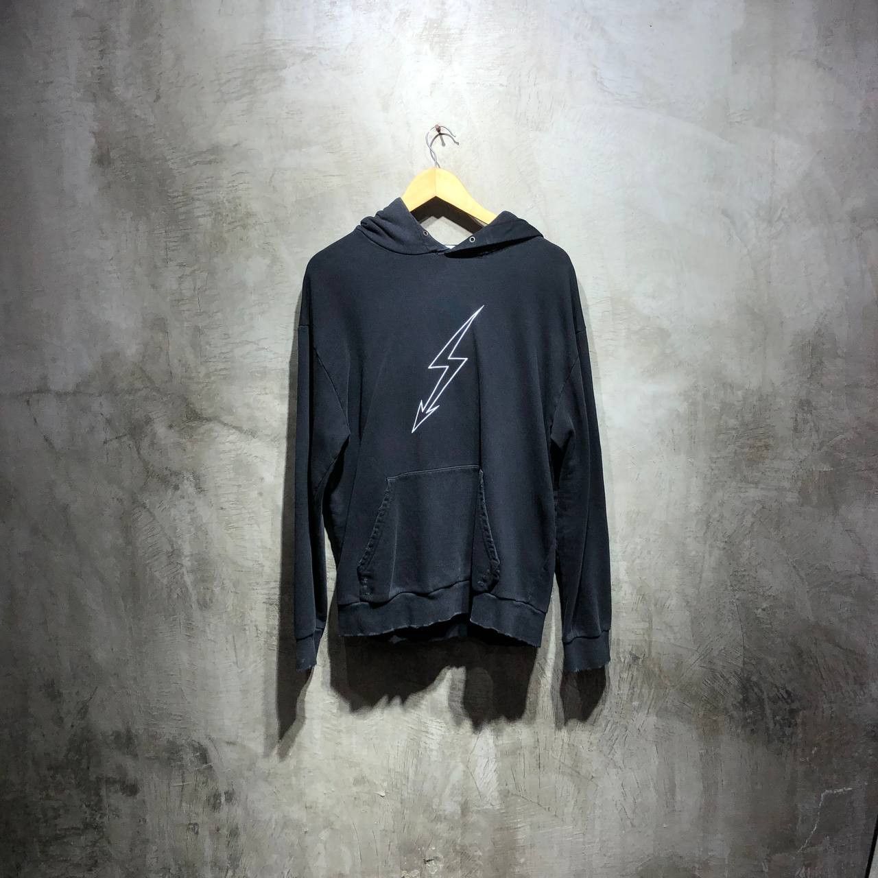 Givenchy Givenchy World tour distressed pull over hoodie Size US L / EU 52-54 / 3 - 5 Thumbnail