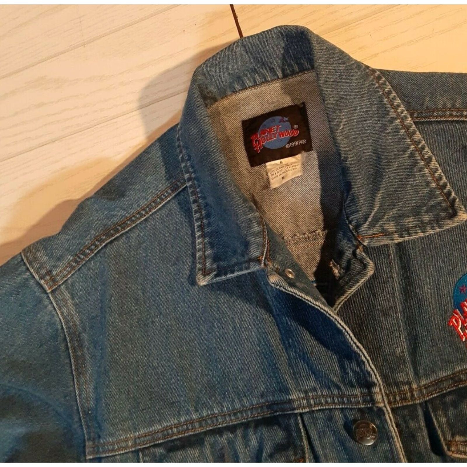 Vintage VINTAGE Planet Hollywood jeans jacket Bomber Jacket Men Medium Blue 80s Embroidered Cotton All Seasons Size US 31 - 3 Thumbnail