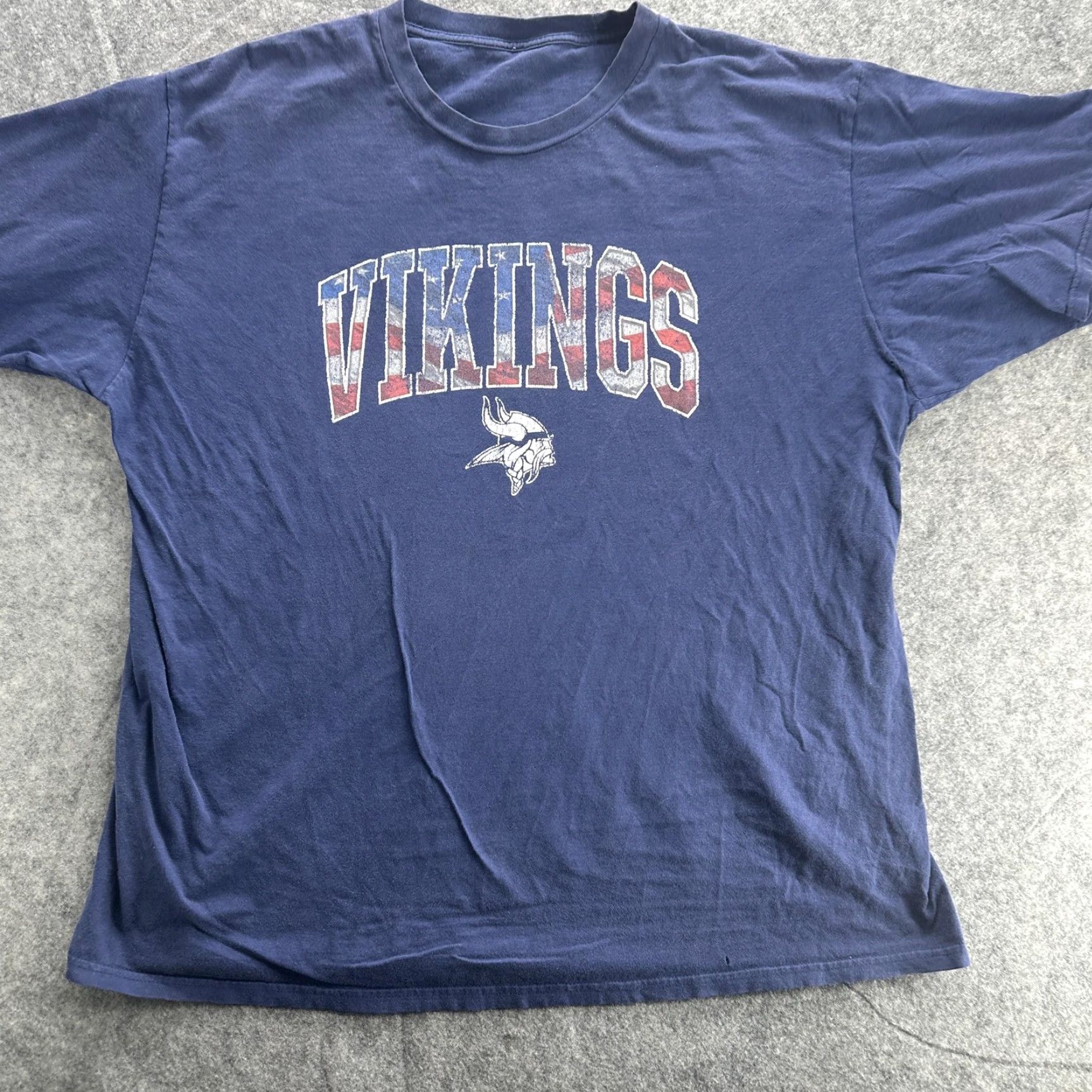 NFL VINTAGE Minnesota Vikings T-Shirt Mens XL NFL Football Team Distressed Graphic Short Sleeve Navy Blue Sports Fan Gear Size US XL / EU 56 / 4 - 2 Thumbnail