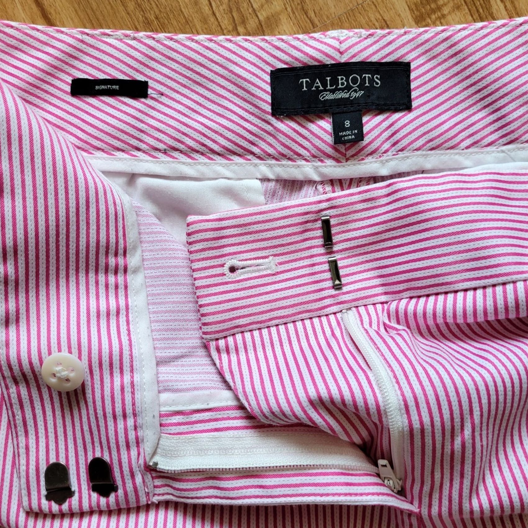 Talbots VINTAGE Talbots Womens Signature Cropped Pants Striped Pink White Size 8 Slim/ Skinny Inseam 25" Womens Size 30" / US 8 / IT 44 - 5 Thumbnail