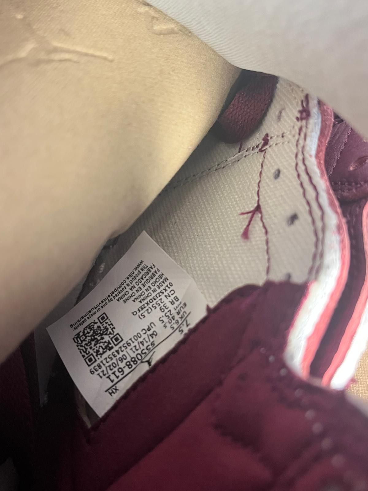Nike Jordan 1 Retro High OG Bordeaux 40.5 Size US 7.5 / EU 40-41 - 10 Thumbnail