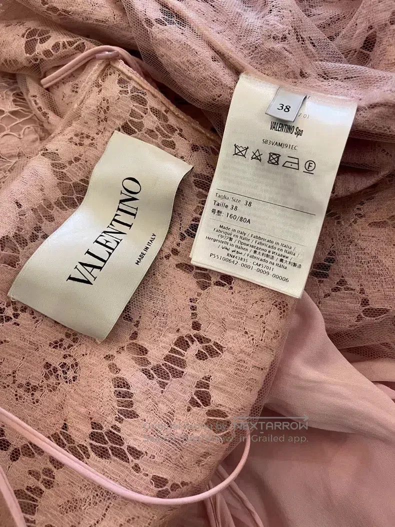 Valentino Valentino Lace dresses are reworked Size S / US 4 / IT 40 - 5 Thumbnail