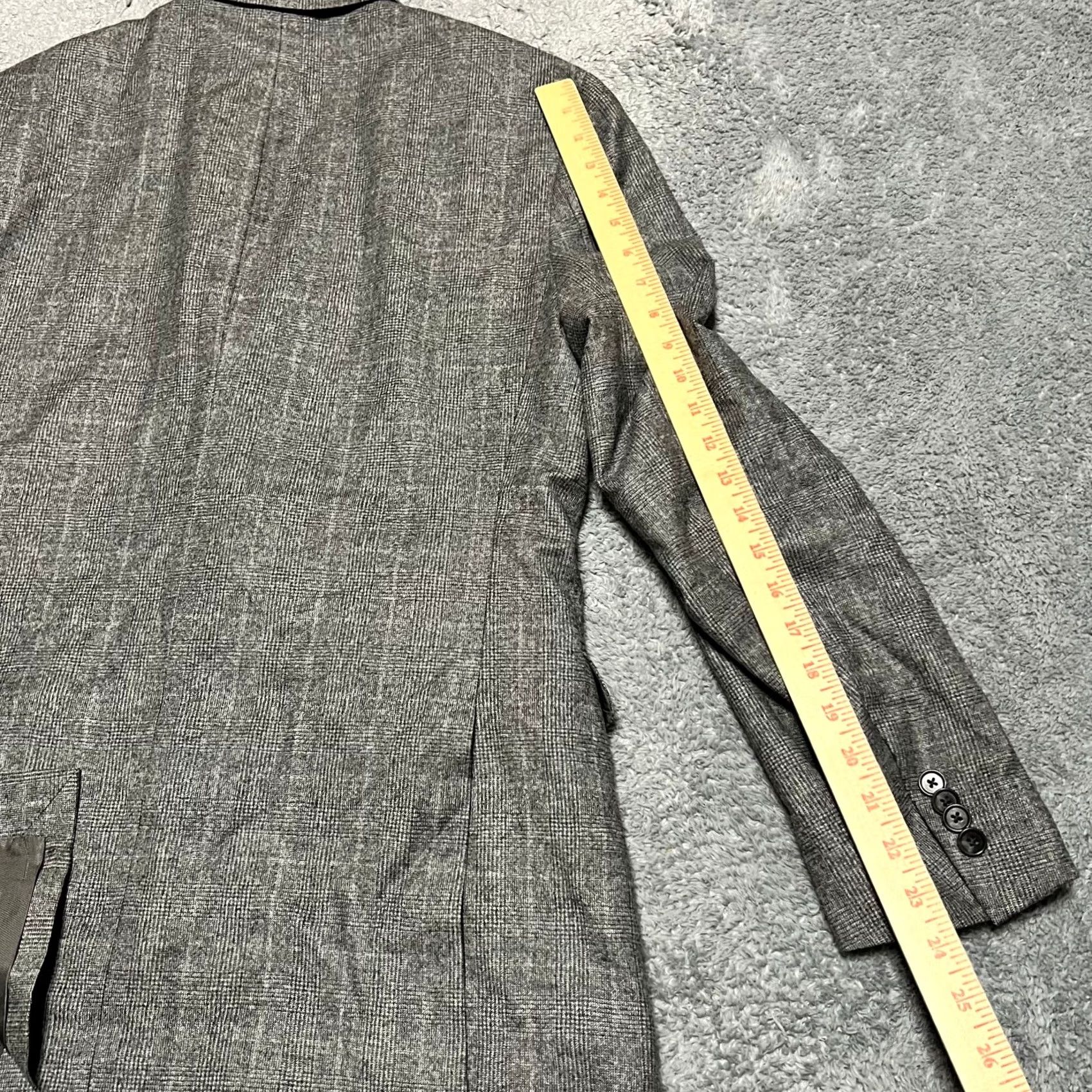 Banana Republic Banana Republic Blazer Mens 40R Slim Fit Wool Two Button Coat Gray 40R Mens Satin Inside Collar Super 110s Marzotto Vintage? Size 40R - 5 Thumbnail