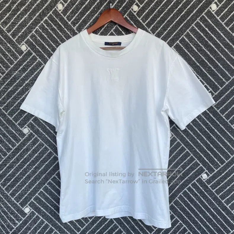 Louis Vuitton Louis Vuitton White embossed short sleeve Size US XL / EU 56 / 4 - 1 Thumbnail