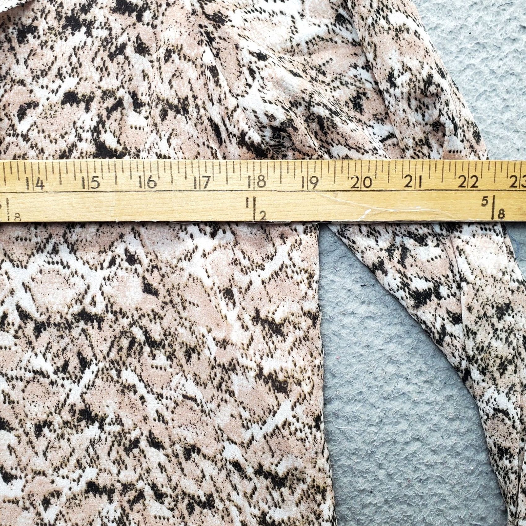 Calvin Klein Calvin Klein Blouse Womens Size S V-Neck Lined Snakeskin Ruffle Front Multicolor Shirt Womens Size S Size S / US 4 / IT 40 - 4 Thumbnail