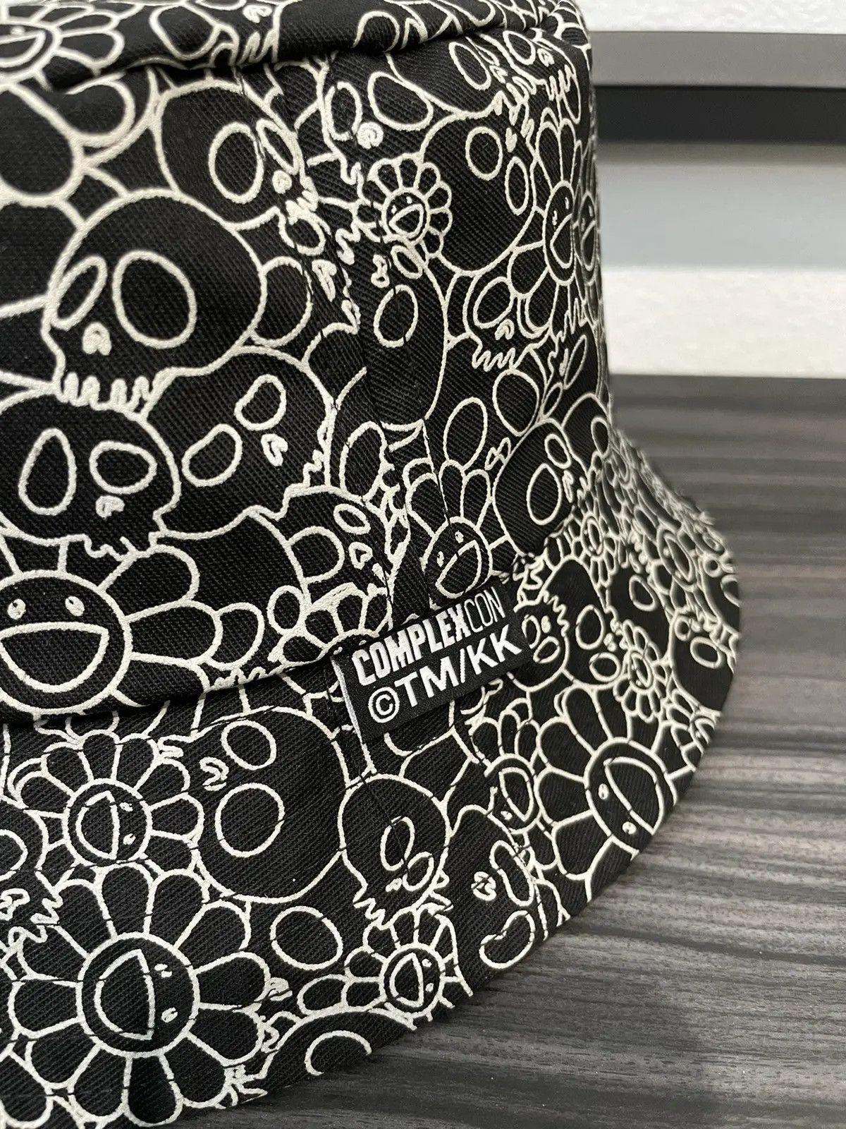 Takashi Murakami Takashi Murakami ComplexCon Reversible Bucket Hat Size Large Size ONE SIZE - 4 Thumbnail