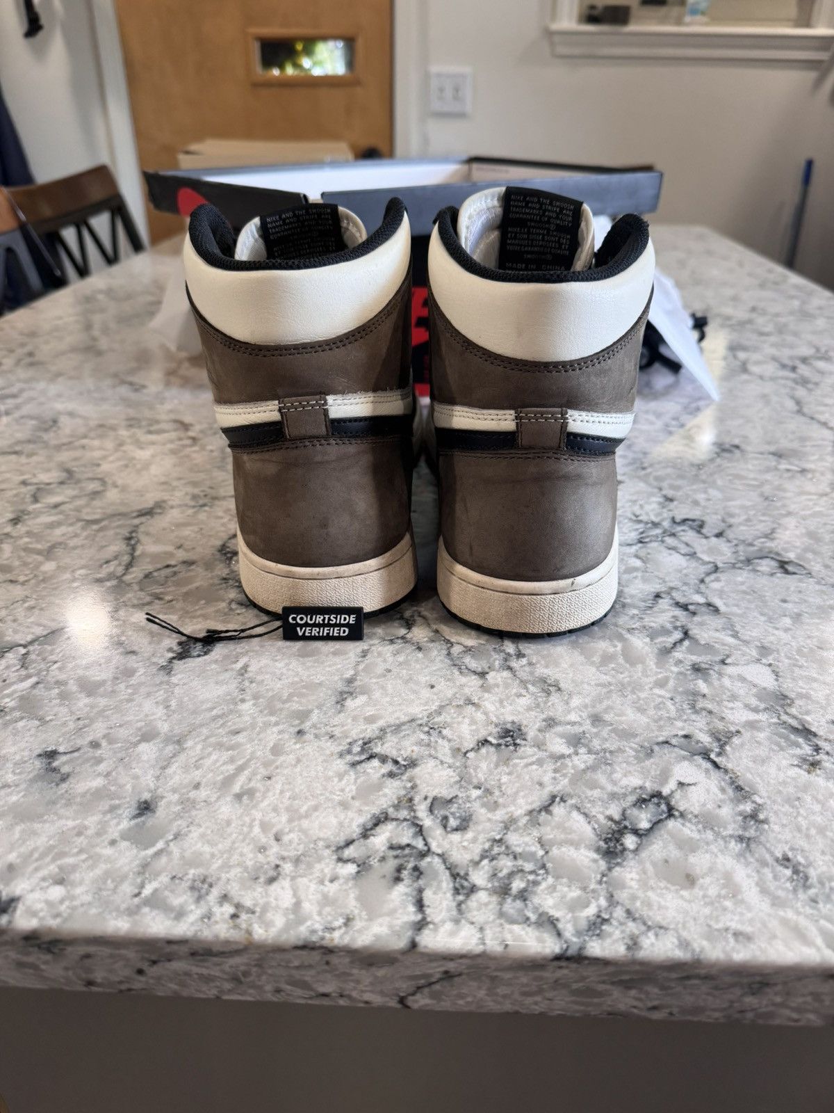 Jordan Brand Jordan 1 “MOCHA” Size US 11 / EU 44 - 4 Thumbnail