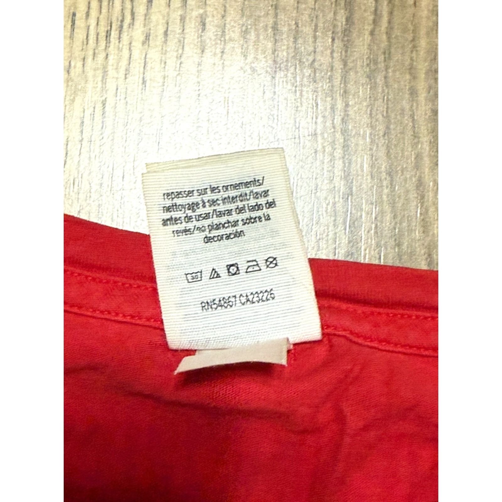 Victoria's Secret Victoria's Secret Shirt Womens XS Red Crop Bleach Spots Wisconsin Badgers Size XS / US 0-2 / IT 36-38 - 7 Thumbnail