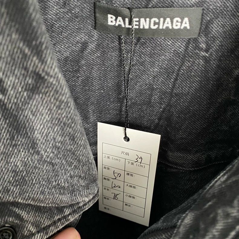 Balenciaga Balenciaga size 39 Distressed design back logo denim shirt Size US M / EU 48-50 / 2 - 2 Thumbnail