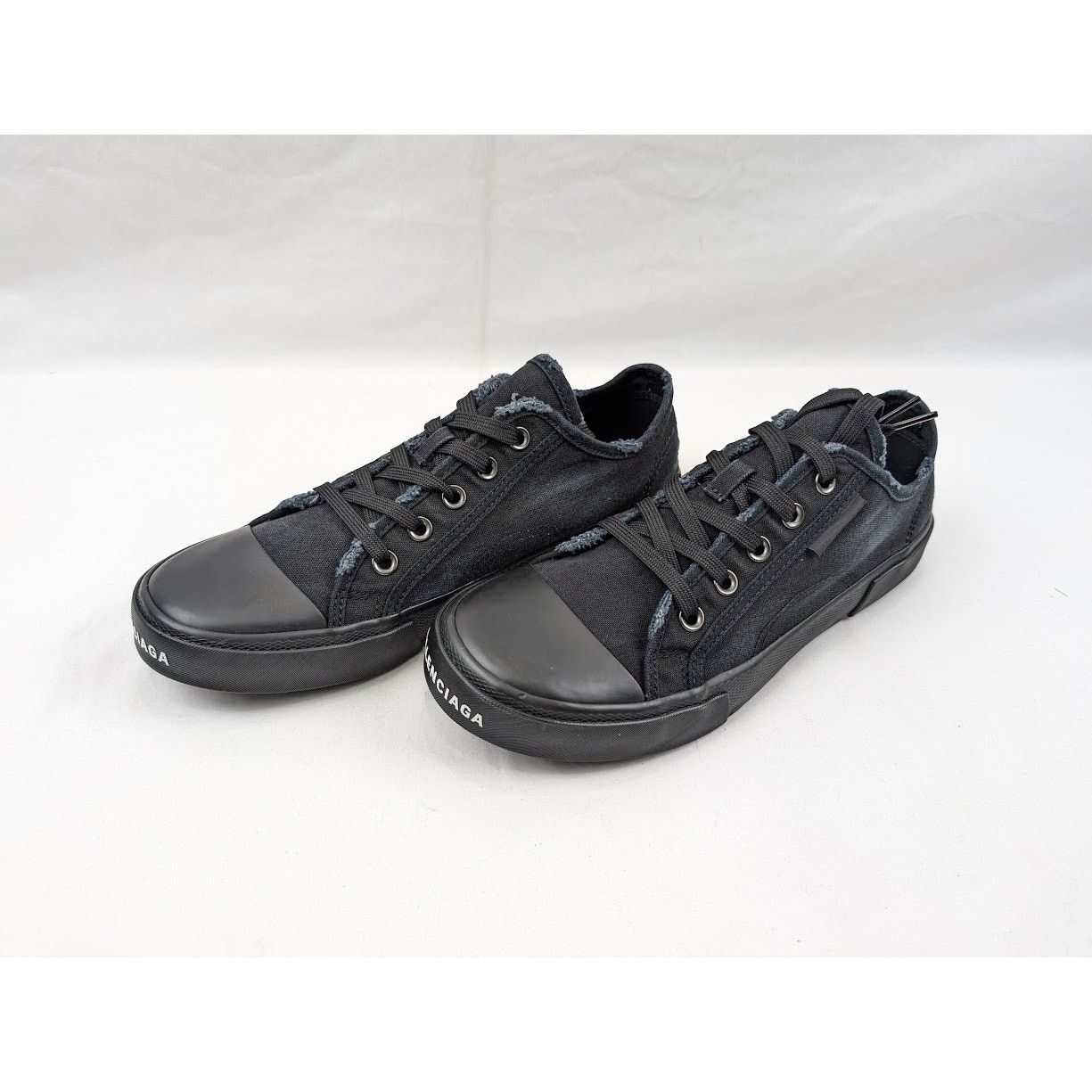 Balenciaga o1rshd1 Paris Low-Top Sneakers in Black Size US 9 / EU 42 - 18 Thumbnail