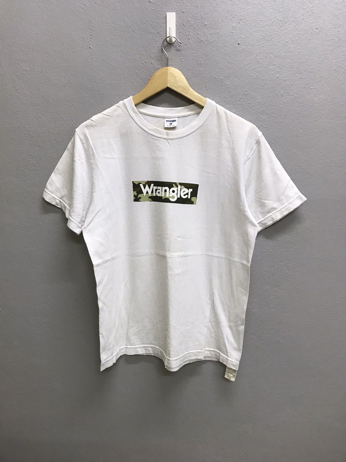 Japanese Brand WRANGLER BOX LOGO CAMO TSHIRT Size US S / EU 44-46 / 1 - 3 Thumbnail