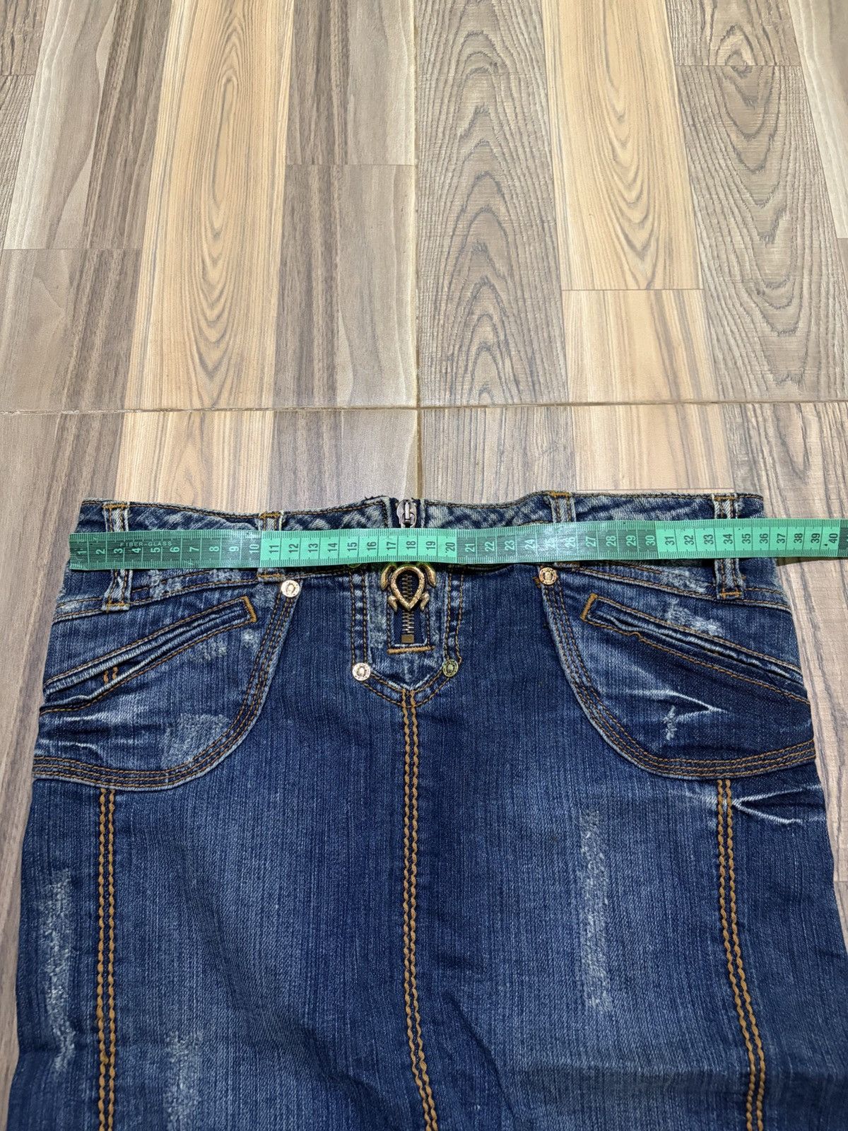 Just Cavalli JUST CAVALLI TURTLE SNAKE DENIM SKIRT Size 28" / US 6 / IT 42 - 13 Thumbnail