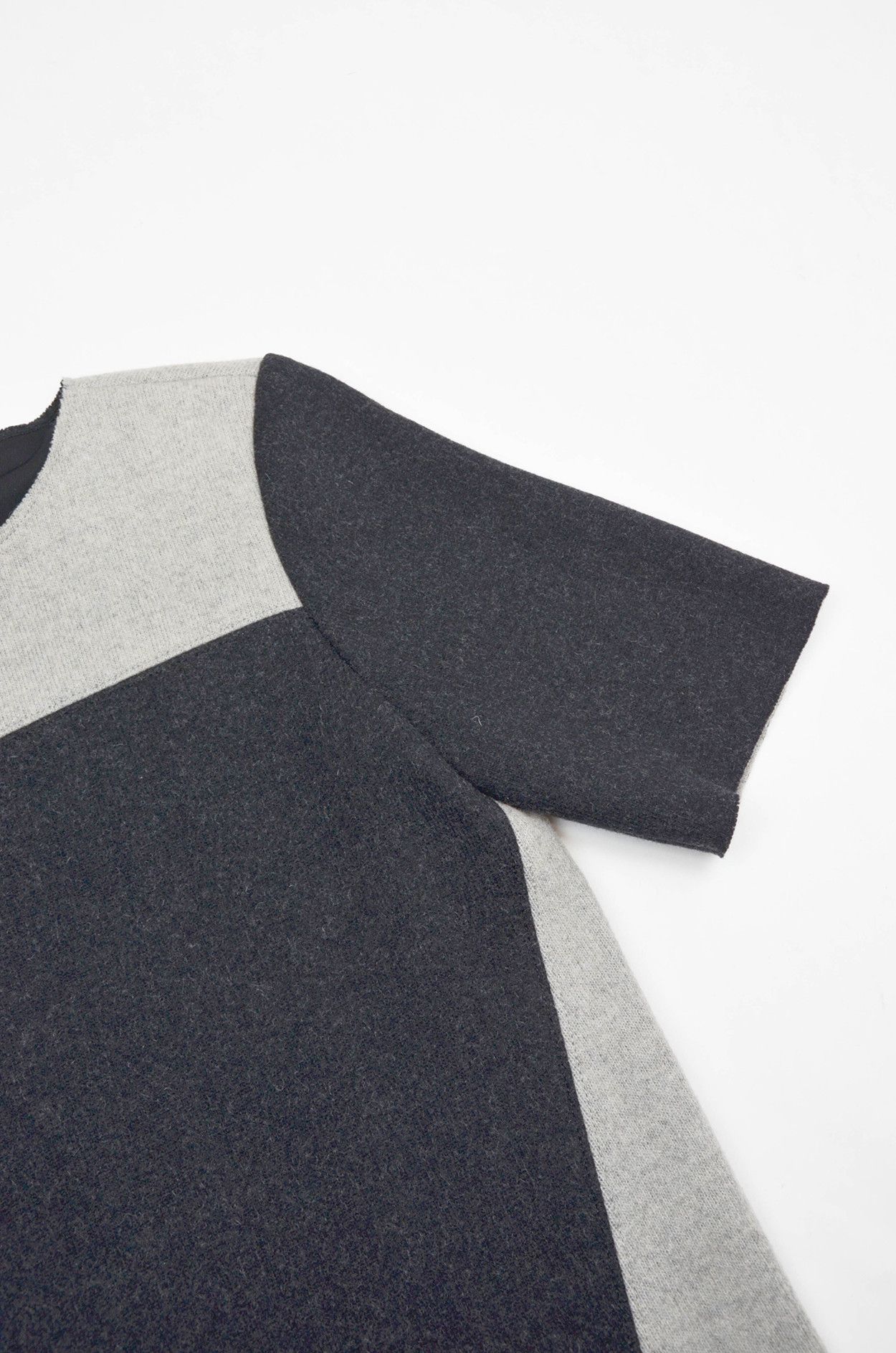 Helmut Lang Helmut Lang Color Block Wool Top – Size P Size XS / US 0-2 / IT 36-38 - 5 Thumbnail