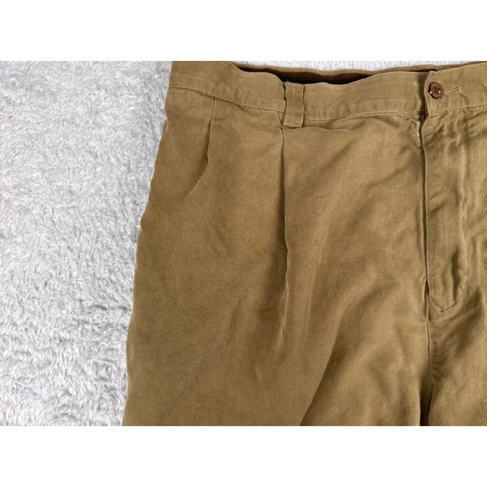 Tommy Bahama Tommy Bahama Shorts Men 40 Beige Bermuda 100% Silk Pleated Beach Vacation 38x8 Size US 40 / EU 56 - 2 Thumbnail