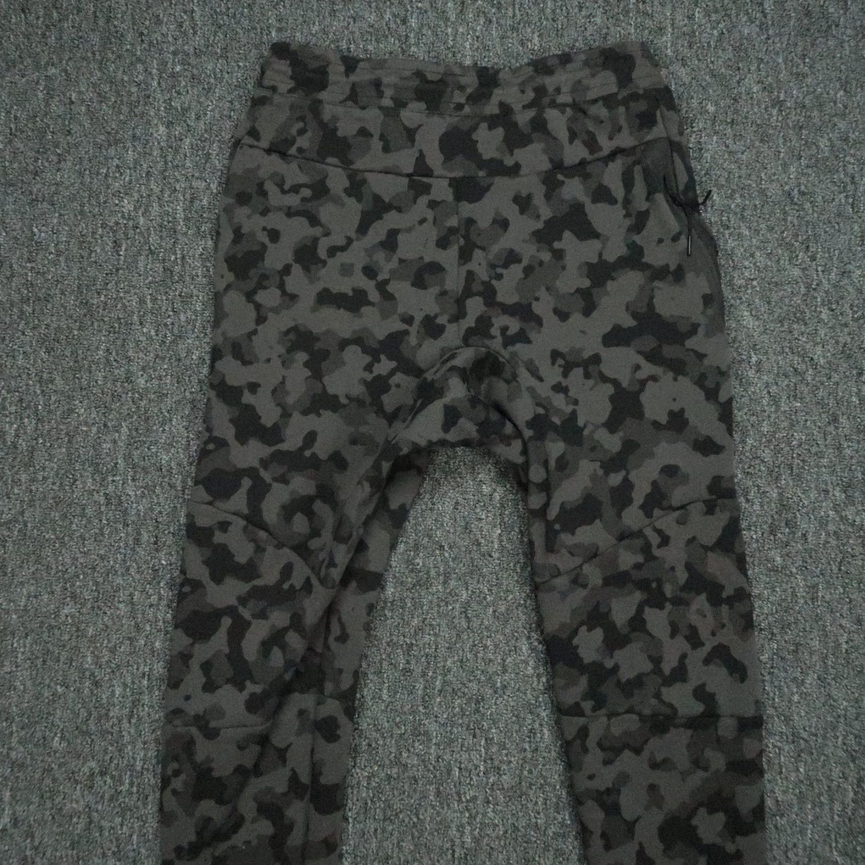 Nike Nike Pants Nike Tech Fleece Jogger Mens S Gray Camo 29in Inseam Athletic Tapered Pockets Elastic Waist Winter Fall Spring 2rew? Size US 29 - 4 Thumbnail