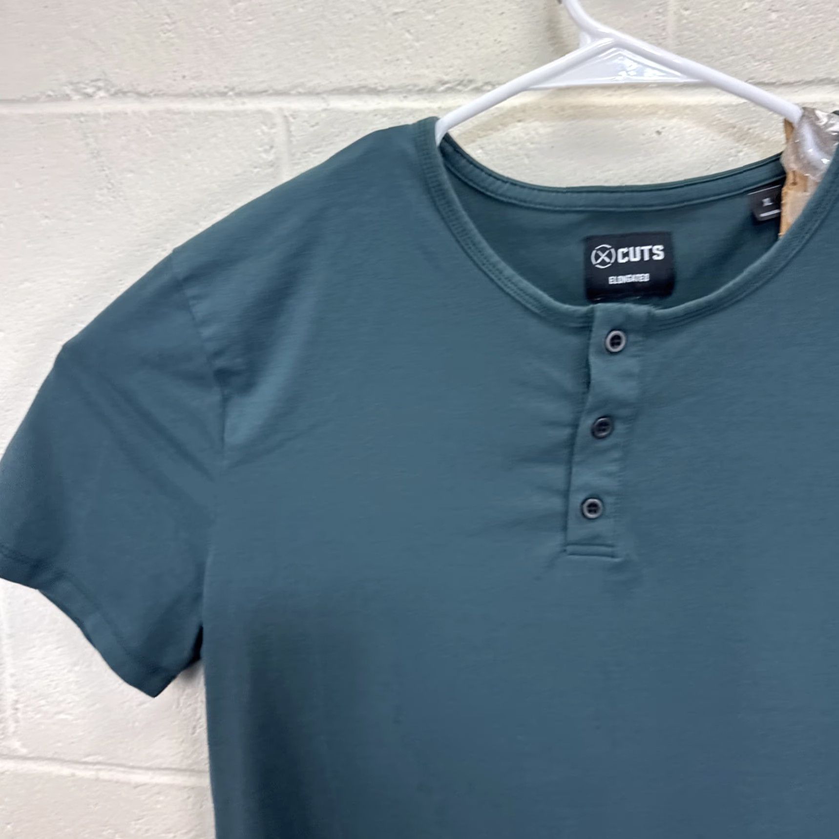 Cuts CUTS T-Shirt Mens XL Green Short Sleeve Henley Athletic Stretch Logo Button Solid Casual All Seasons Knit Cotton Size US XL / EU 56 / 4 - 4 Thumbnail