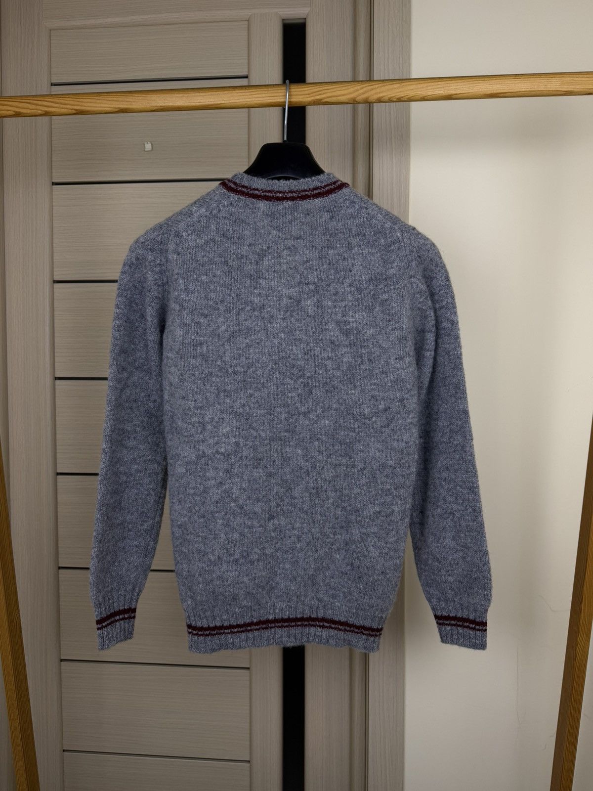 Other Vintage Peter Scott wool gray V sweater size S (37/97) Size US S / EU 44-46 / 1 - 7 Thumbnail