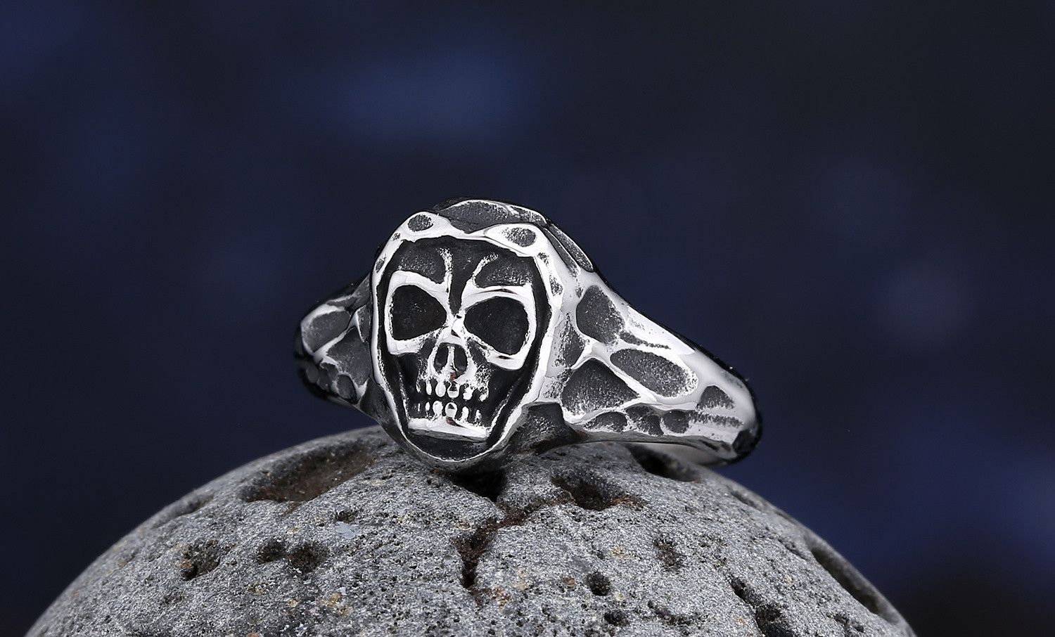 Jewelry Vintage Skull Ring Size ONE SIZE - 1 Thumbnail